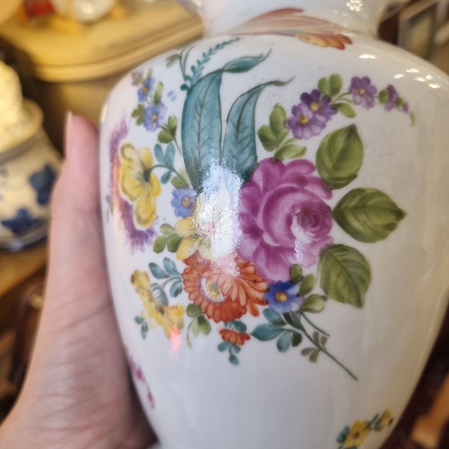 Antike Handbemalte Vase mit Blumenmotiv Vintage Retro Handmalerei Porzellan