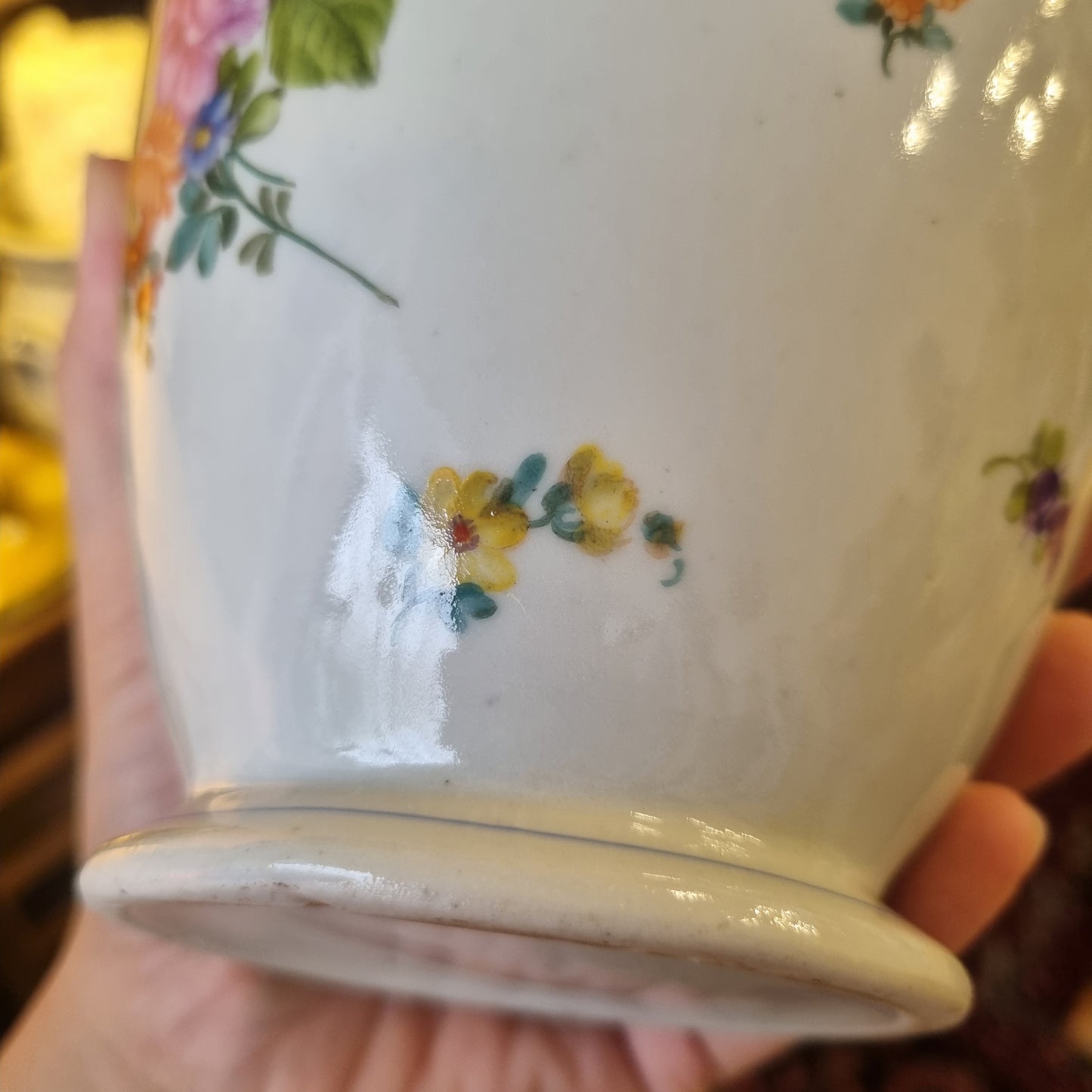 Antike Handbemalte Vase mit Blumenmotiv Vintage Retro Handmalerei Porzellan