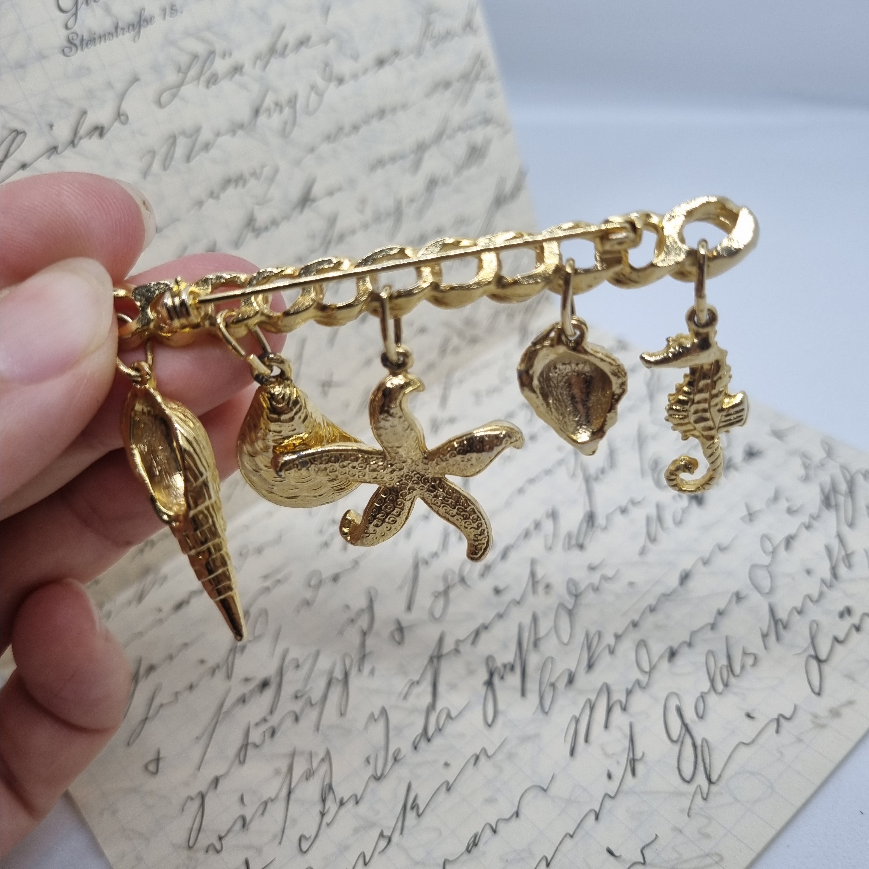 Einzigartige Antik Brosche aus den 50ern Modeschmuck "Meeresliebe" Seestern Muschel Seepferdchen Gold Hänger