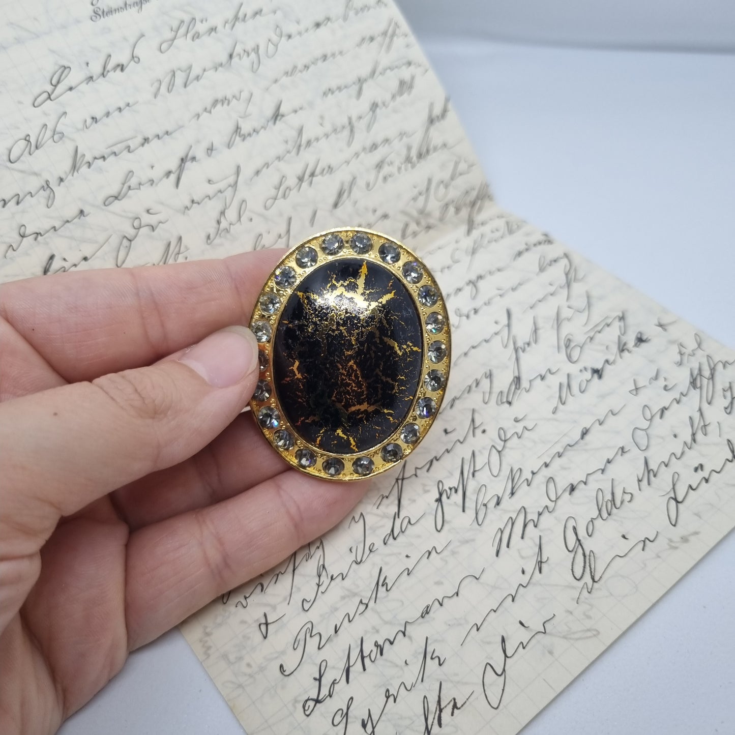 Einzigartige große Tuchbrosche Antik Brosche aus den 50ern Modeschmuck Oval Gold mit Strass Schwarz