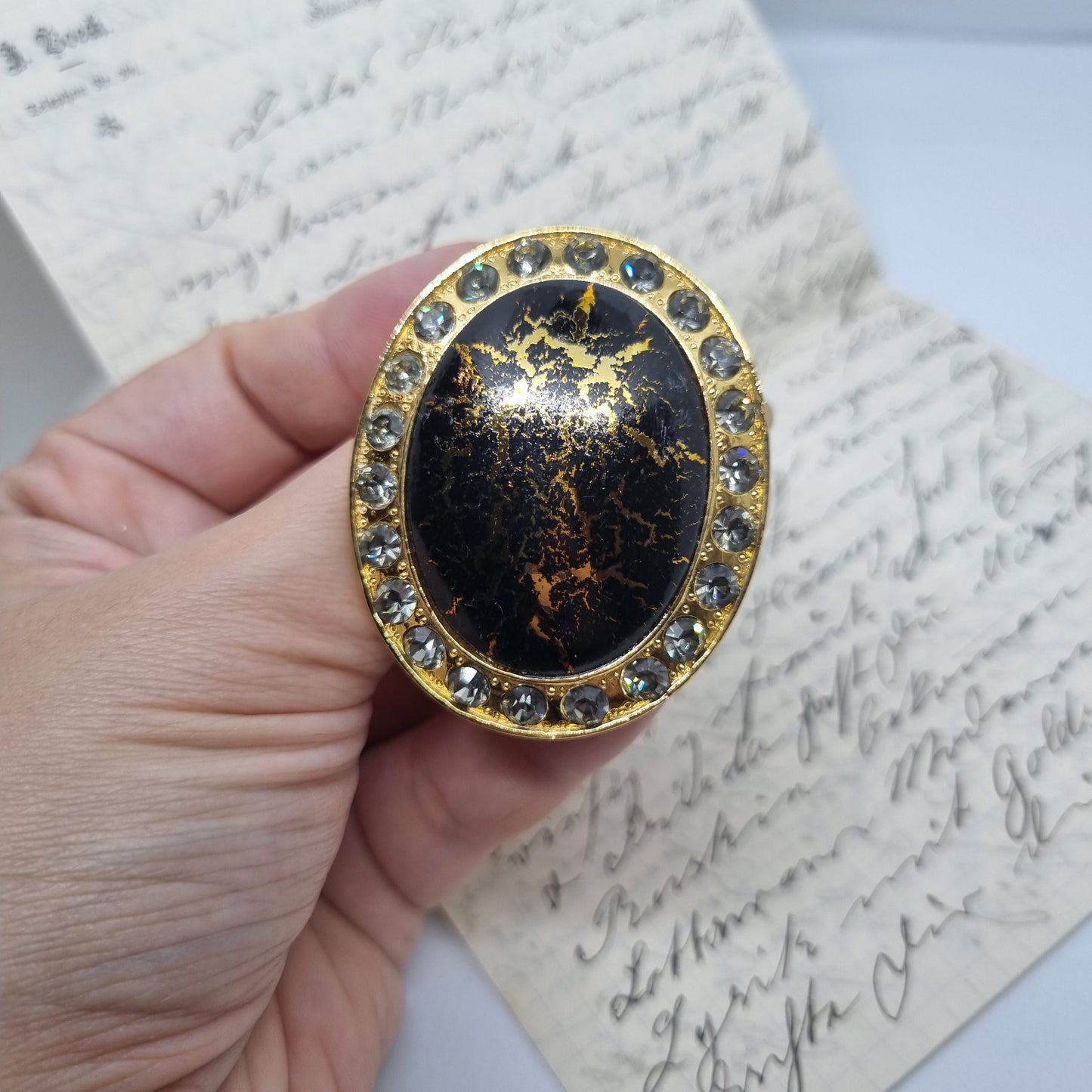 Einzigartige große Tuchbrosche Antik Brosche aus den 50ern Modeschmuck Oval Gold mit Strass Schwarz