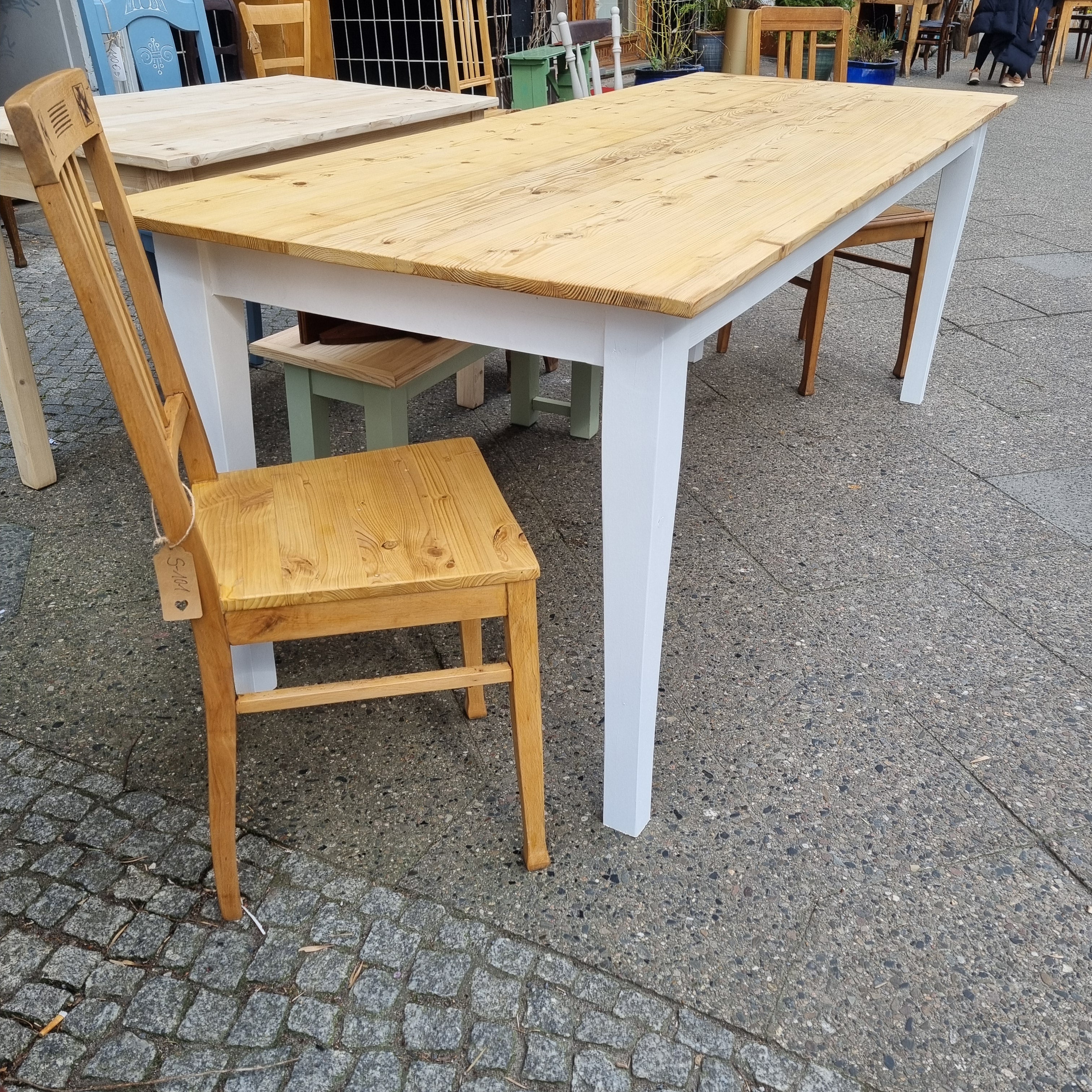 Tisch 215x85cm aus "Alten Berliner Holzdielen" von uns getischlert