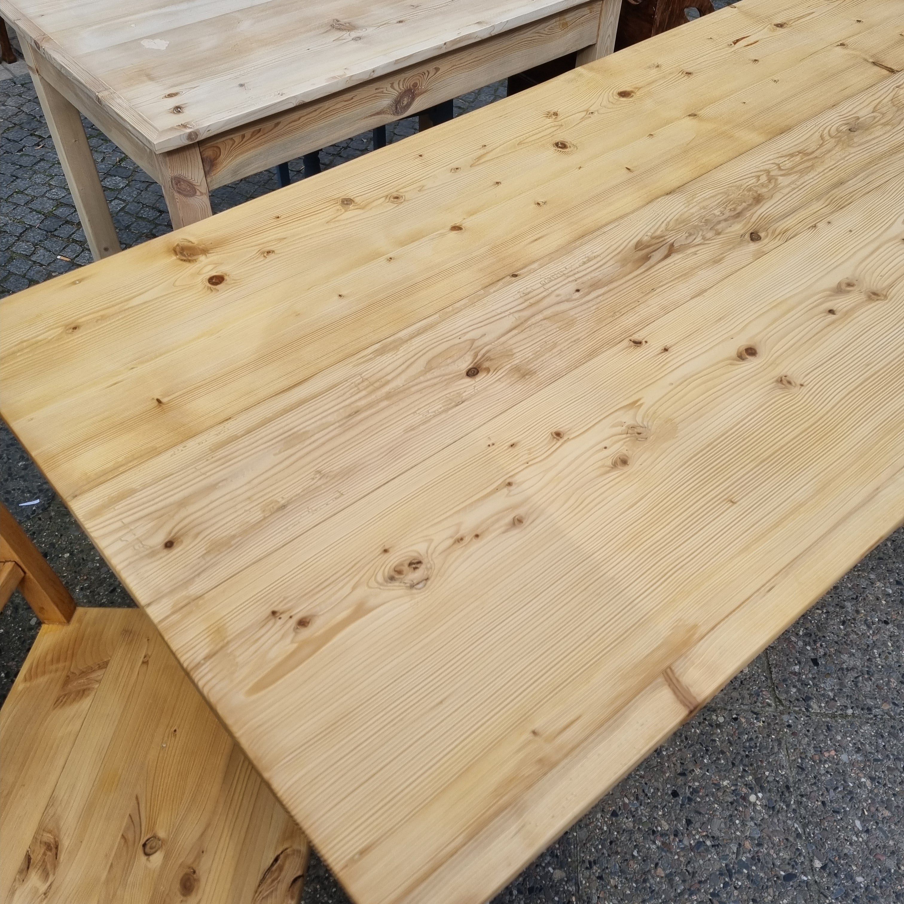Tisch 215x85cm aus "Alten Berliner Holzdielen" von uns getischlert
