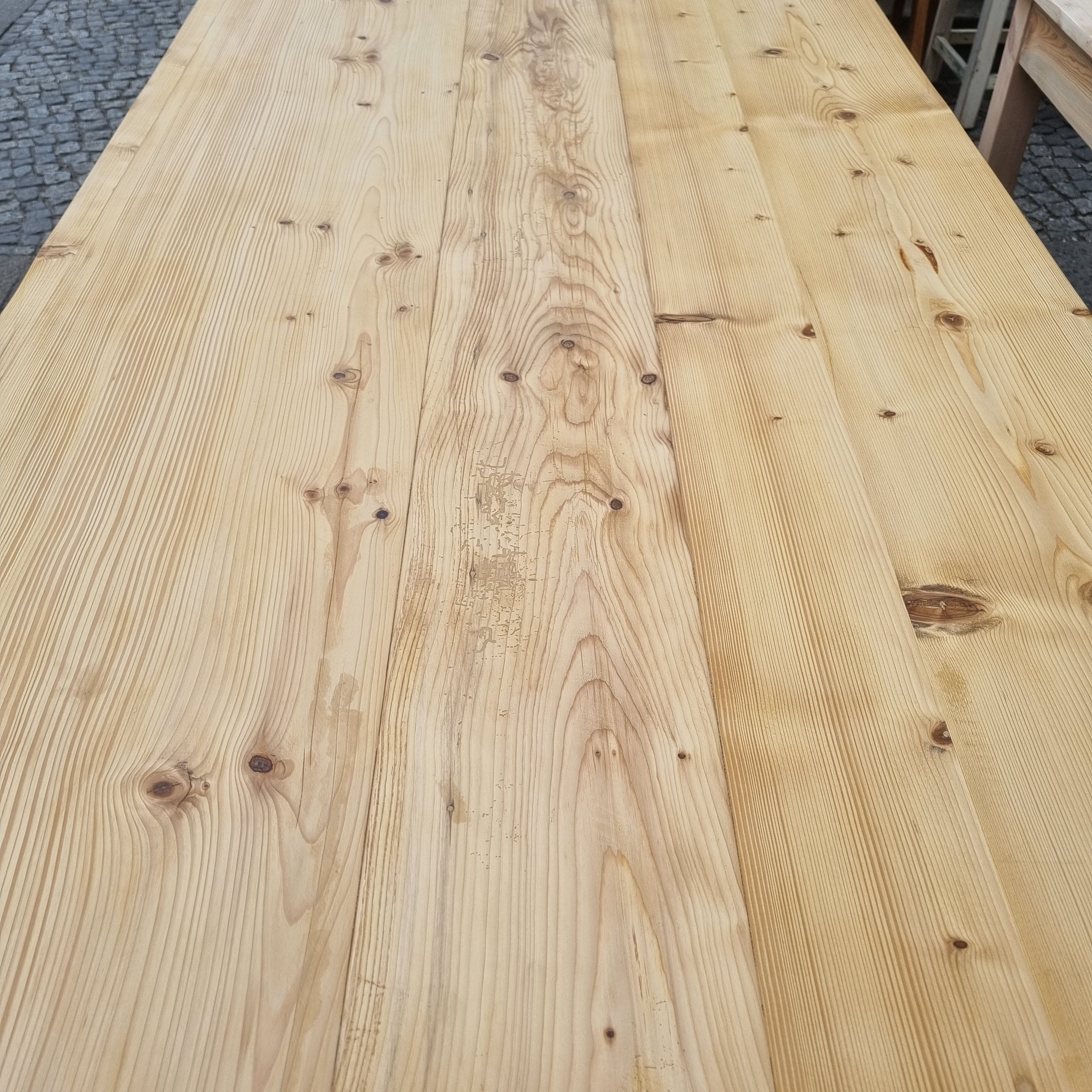 Tisch 215x85cm aus "Alten Berliner Holzdielen" von uns getischlert