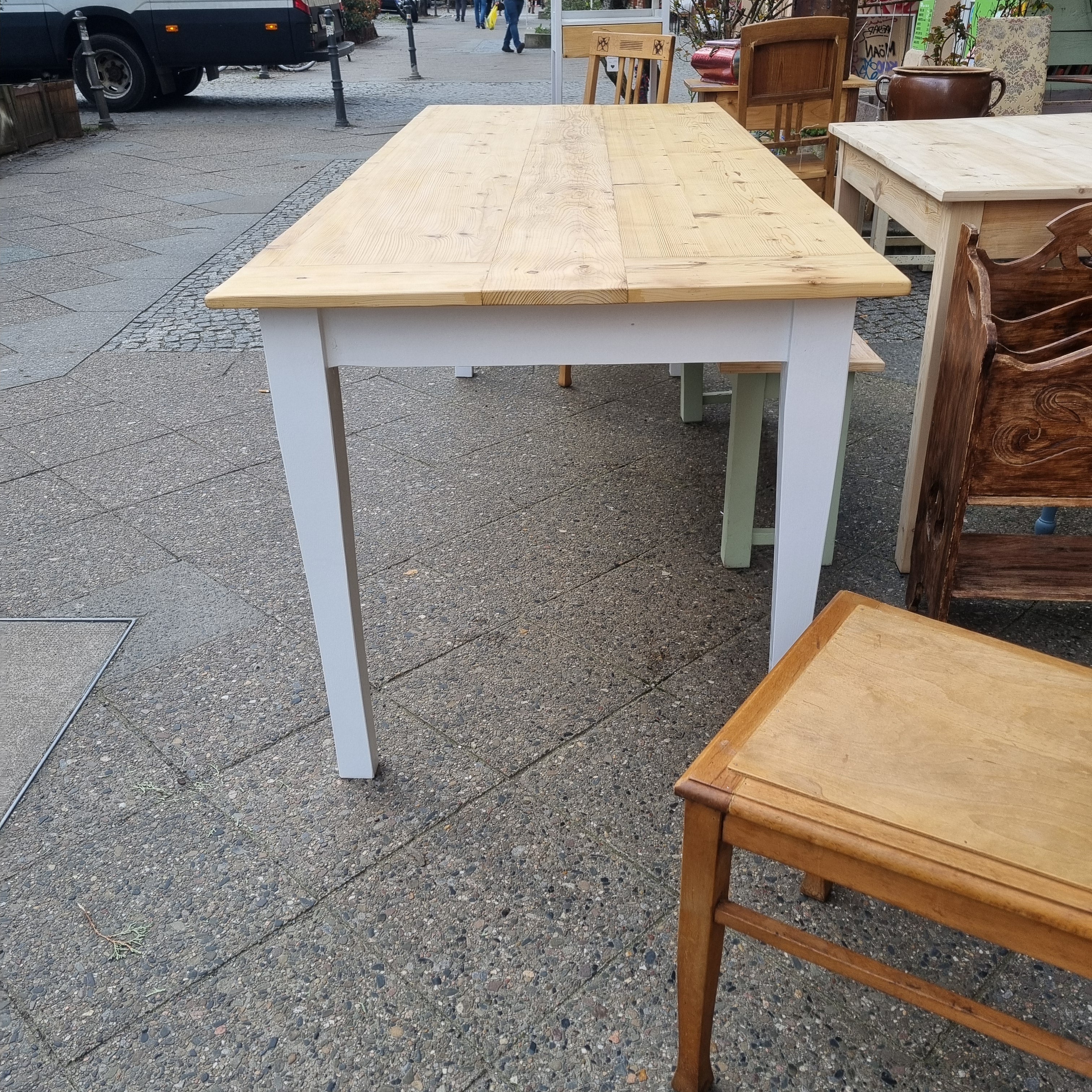 Tisch 215x85cm aus "Alten Berliner Holzdielen" von uns getischlert