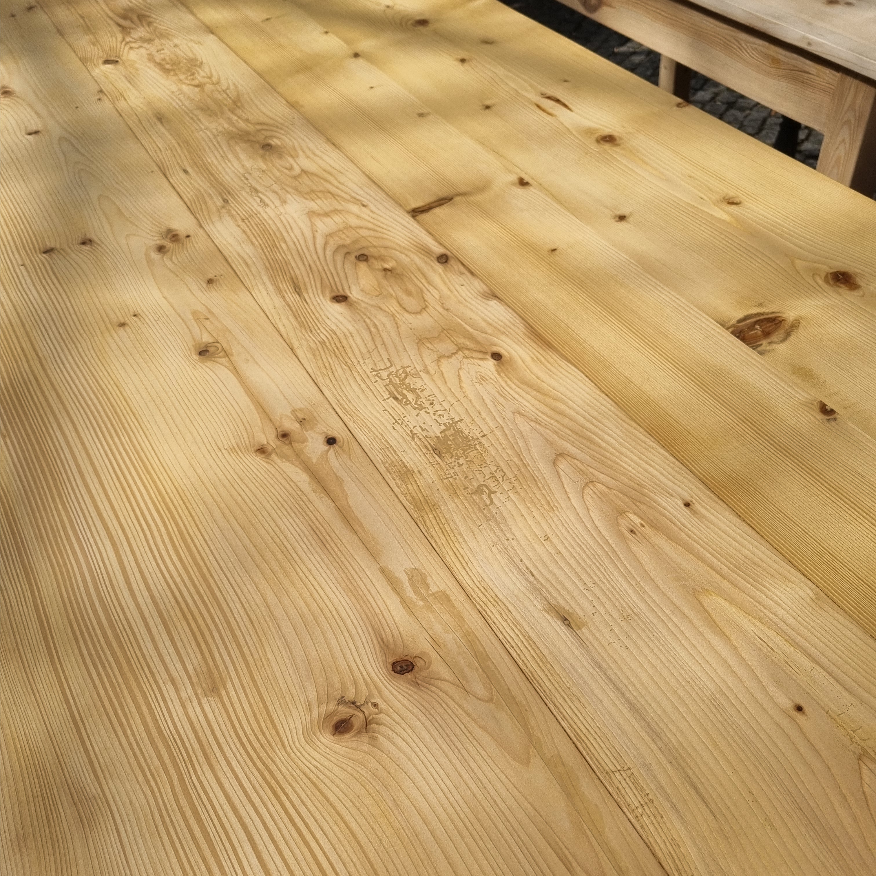 Tisch 215x85cm aus "Alten Berliner Holzdielen" von uns getischlert
