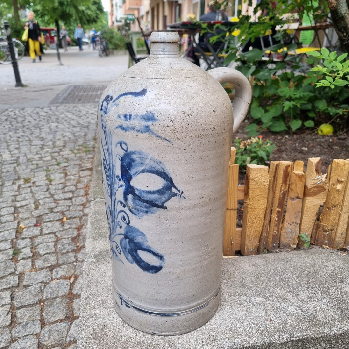 Sehr alter, großer Steingut Krug (geklebter Griff) Grau Blau Landhaus