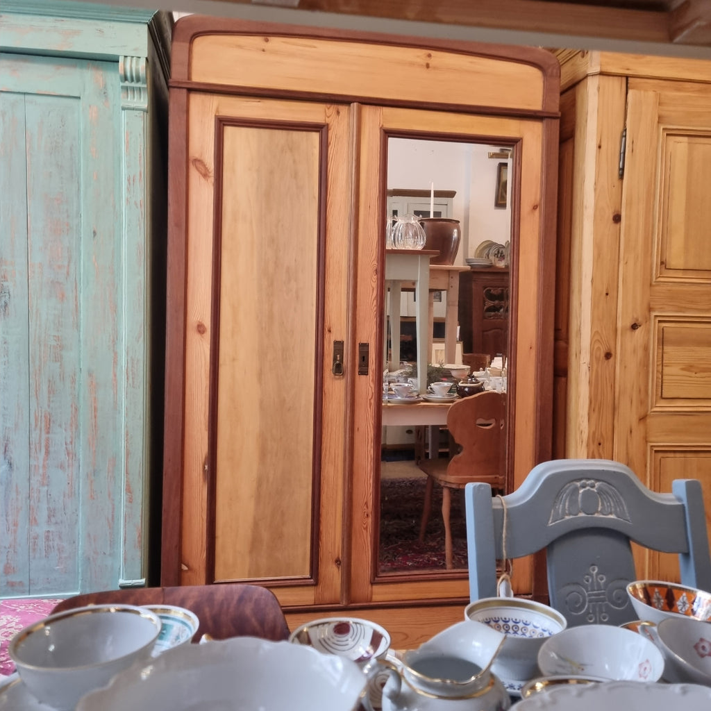 Abgeschliffener Jugendstil Holz Schrank Kleiderschrank Antik