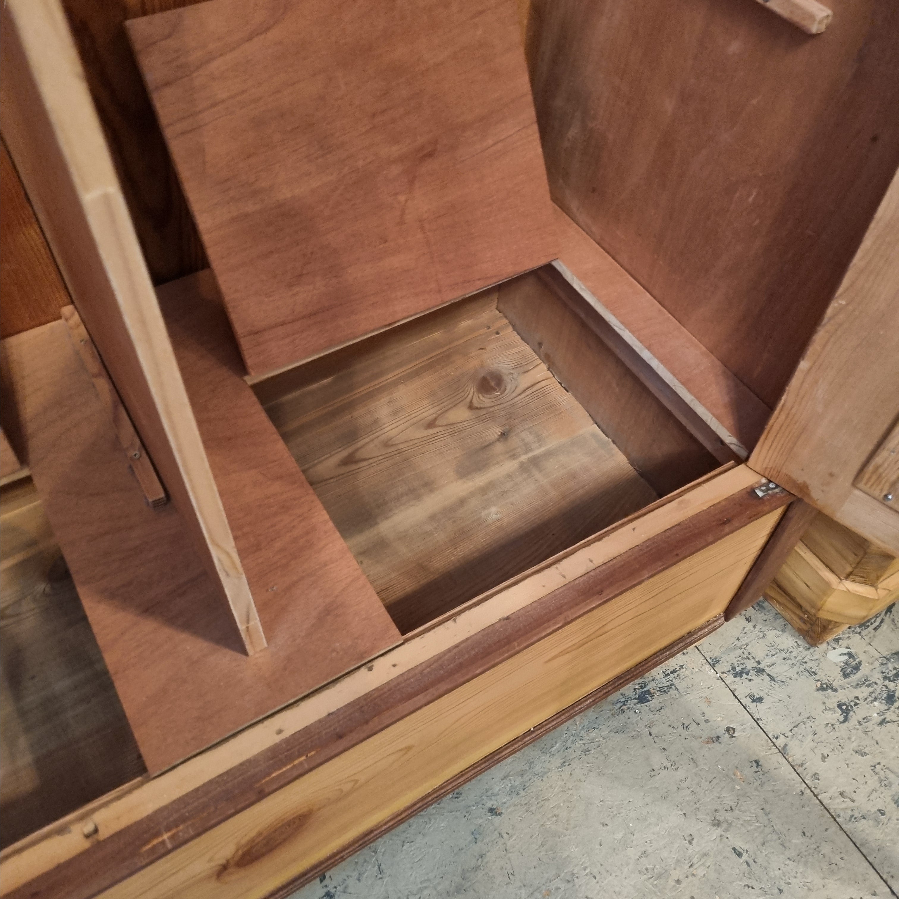 Abgeschliffener Jugendstil Holz Schrank Kleiderschrank Antik