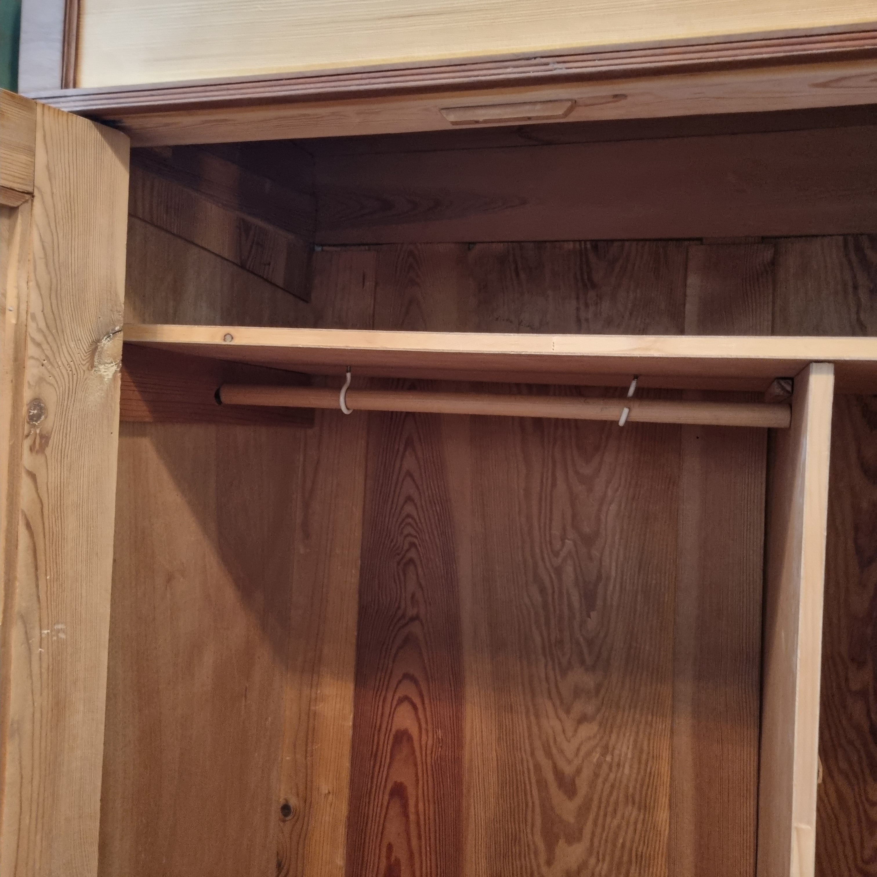 Abgeschliffener Jugendstil Holz Schrank Kleiderschrank Antik
