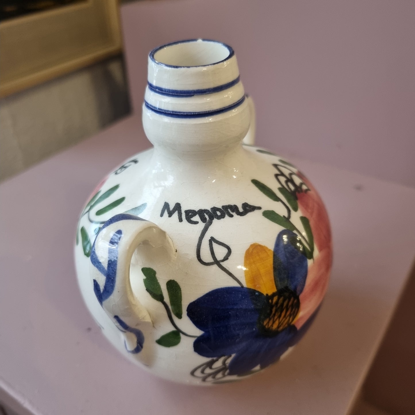 Alte handbemalte Keramik Vase mit Henkel Landhaus Blumen