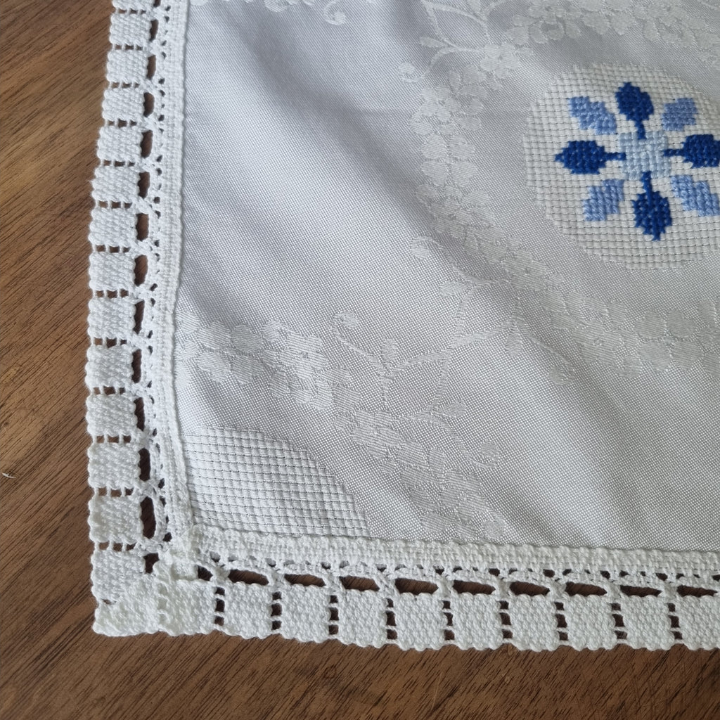 Alte Vintage bestickte Tischdecke weiß blau 70x70cm Art Jugendstil 🤍