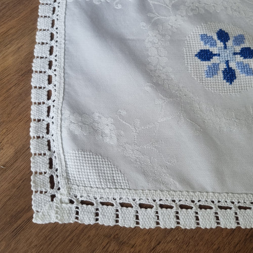 Alte Vintage bestickte Tischdecke weiß blau 70x70cm Art Jugendstil 🤍