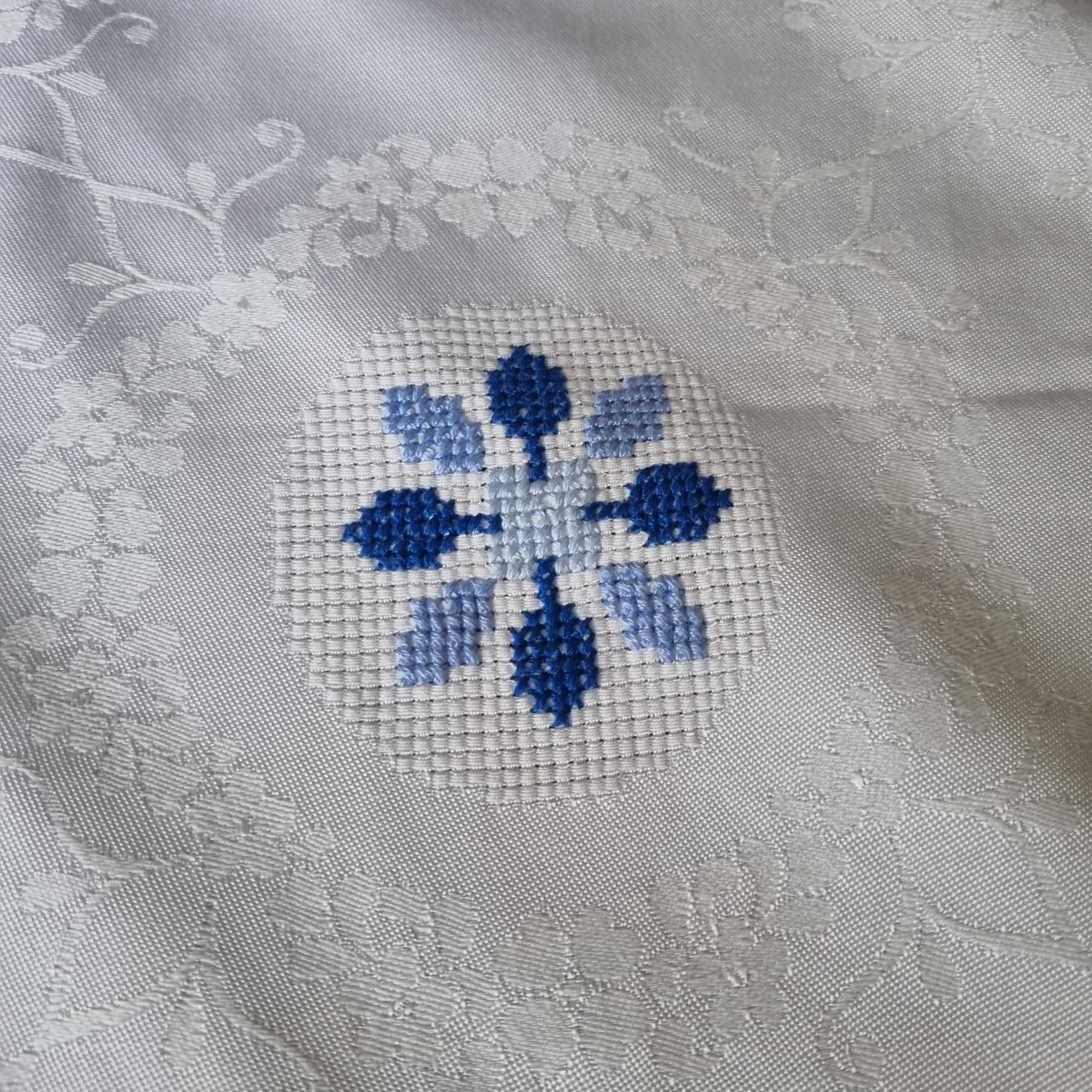 🤍Alte Vintage Handgemachte Tischdecke weiß blau 70x70cm Jugendstil