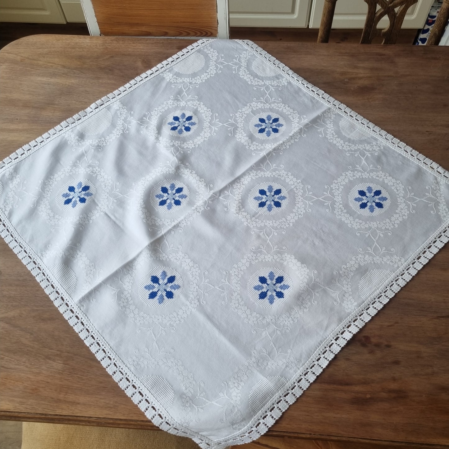 🤍Alte Vintage Handgemachte Tischdecke weiß blau 70x70cm Jugendstil