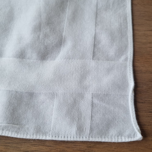 Altes, einfaches Taschentuch oder Serviette weiß 38x38cm 🤍