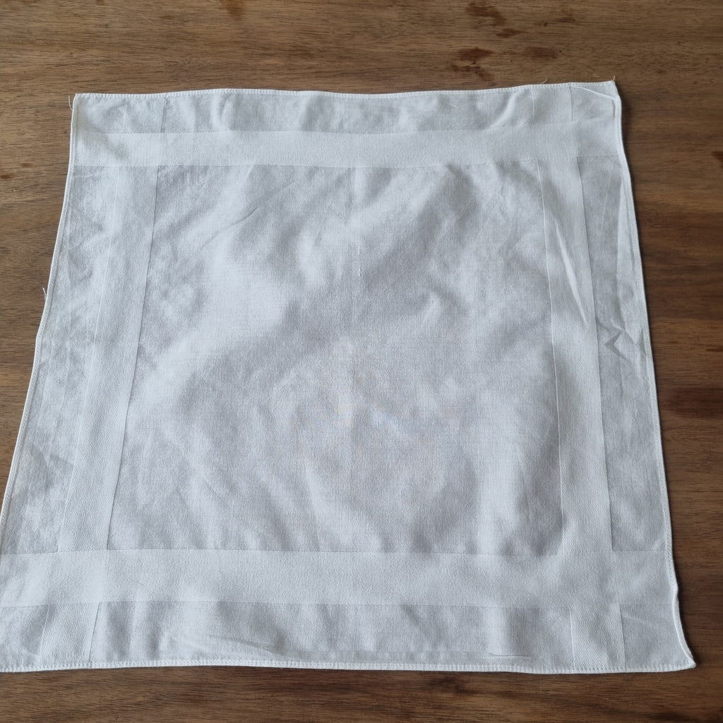 Altes, einfaches Taschentuch oder Serviette weiß 38x38cm 🤍