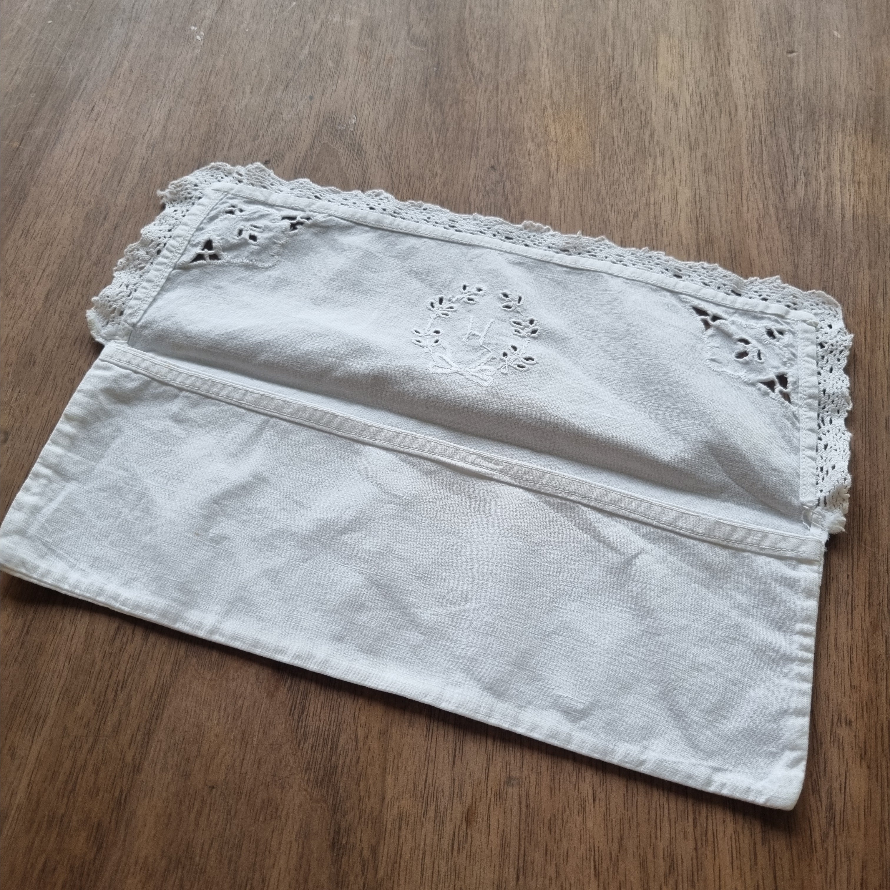 Antikes handgemachtes Stofftäschchen Monogramm H. 26x9cm Spitze gehäkelt Tasche Baumwolle 🤍