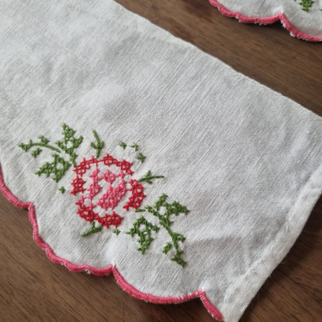 Antike handbestickte Spitze Küchenregal Baumwolle Blumen Herz Landhaus Vintage 110x14cm 🤍