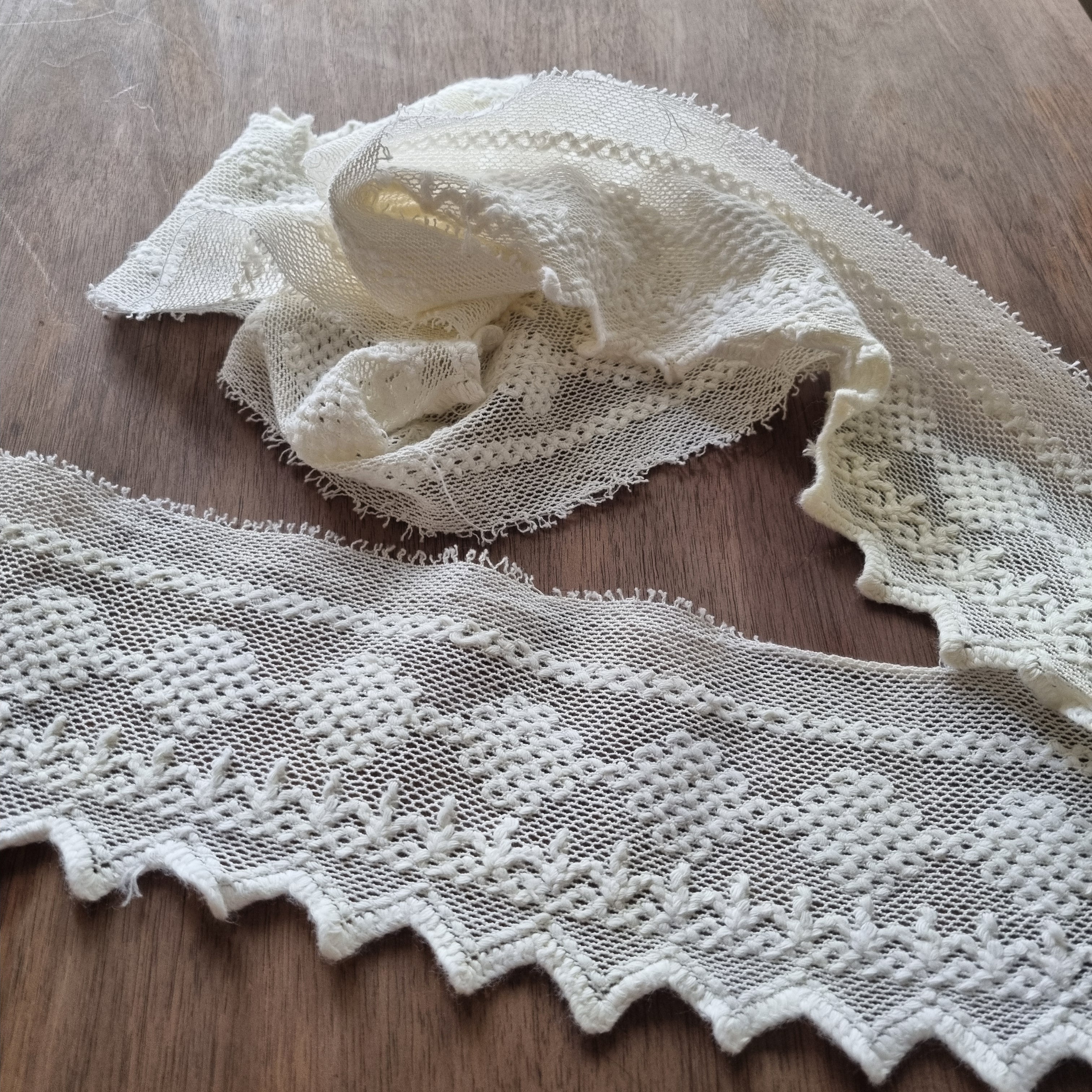 Antike handgemachte Spitze Bordüre geklöppelt gehäkelt 230x10cm 🤍