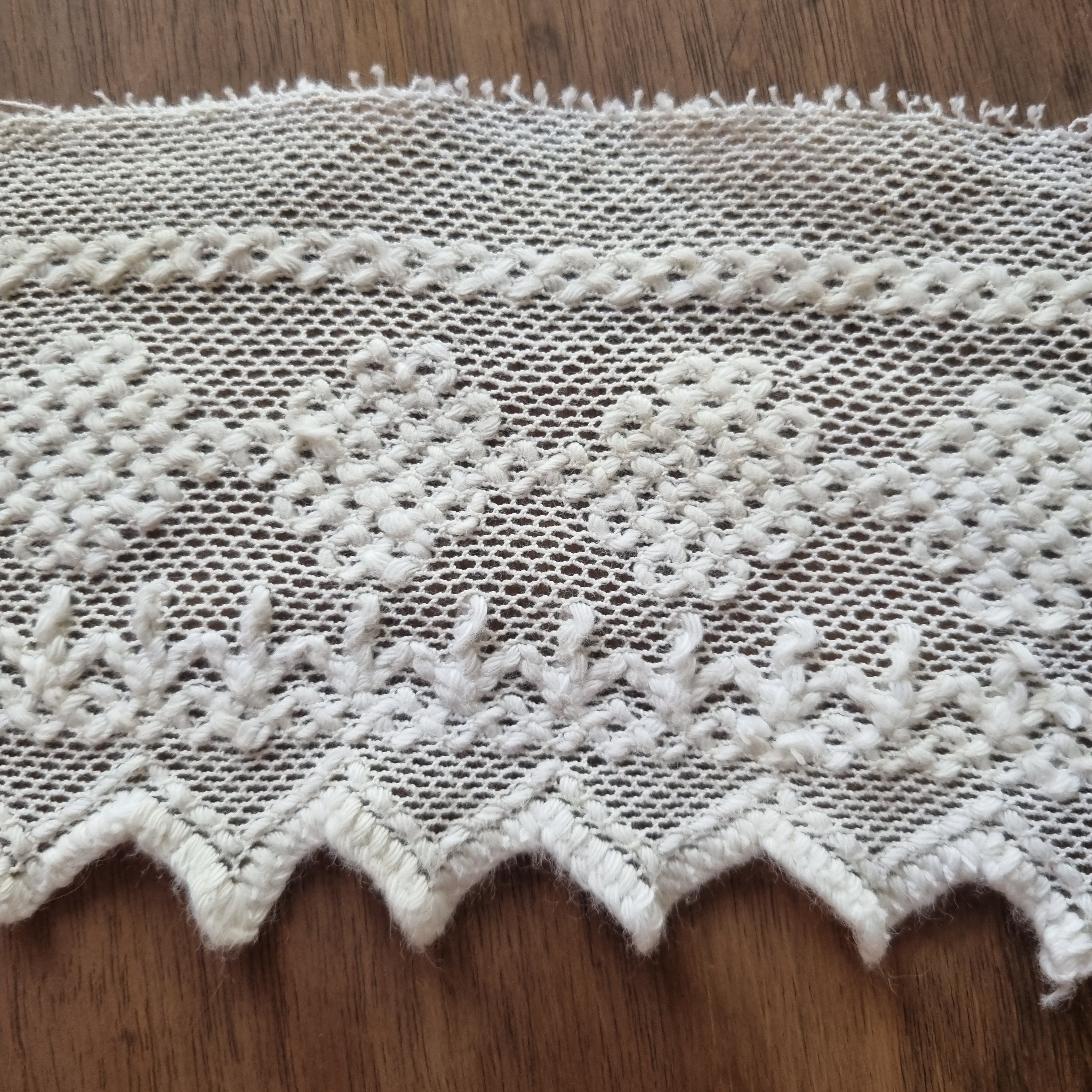 Antike handgemachte Spitze Bordüre geklöppelt gehäkelt 230x10cm 🤍