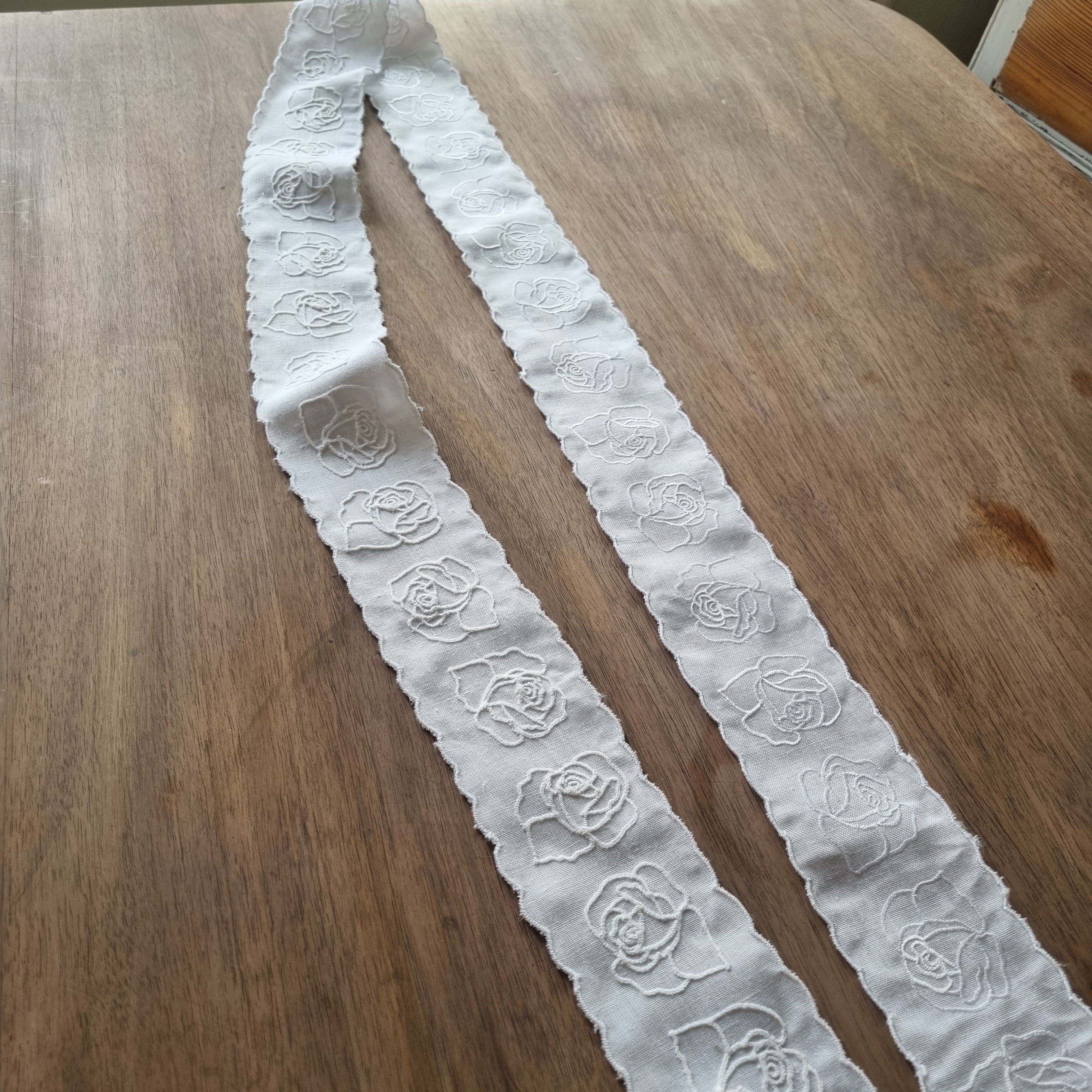 1x Antike handgemachte Spitze Borte Gardinenhalter, Raffhalter Band mit Rosenstickerei 145x 6cm 🤍