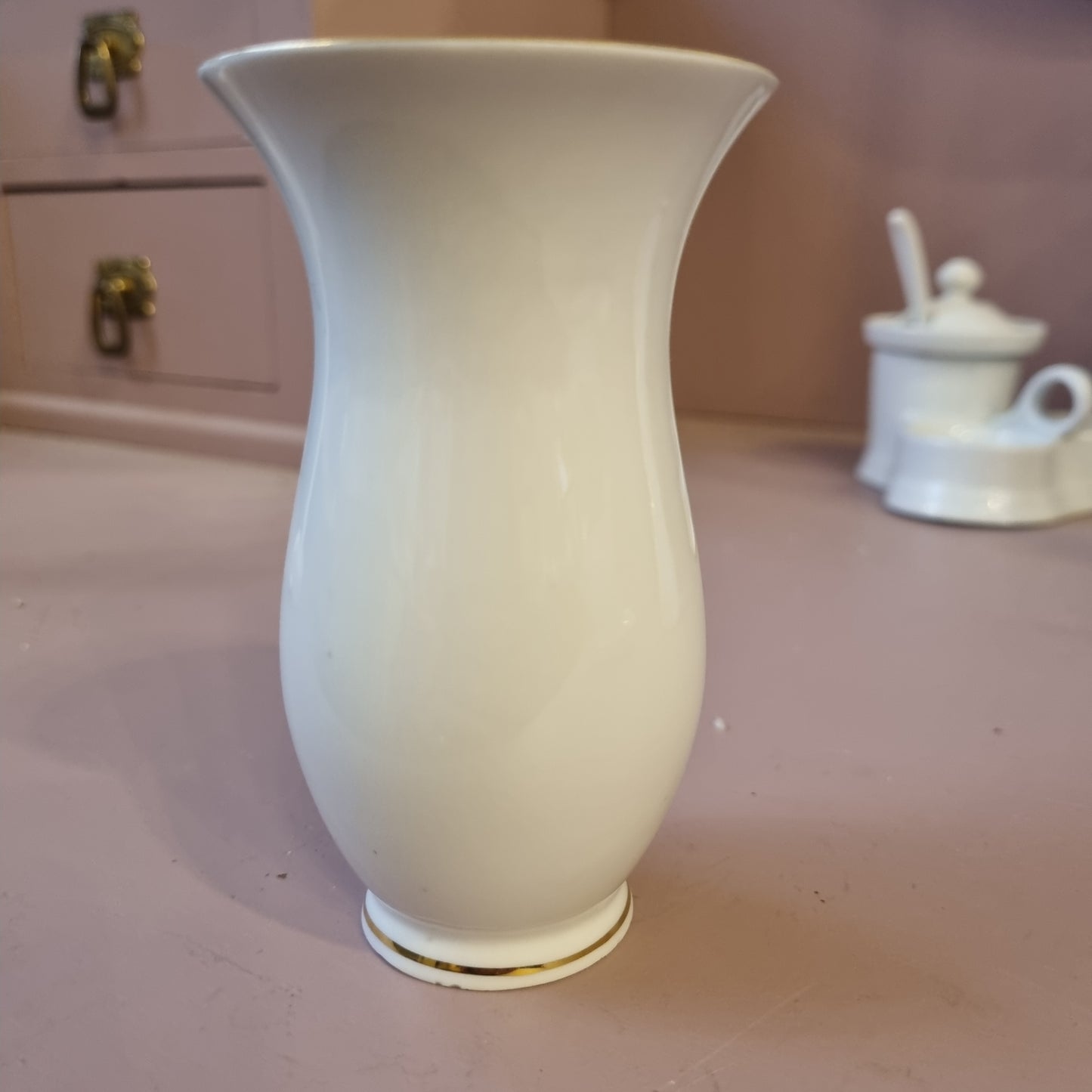 Alte, kleine Metzler & Ortloff Porzellan Vase weiß Innenstadt Motiv