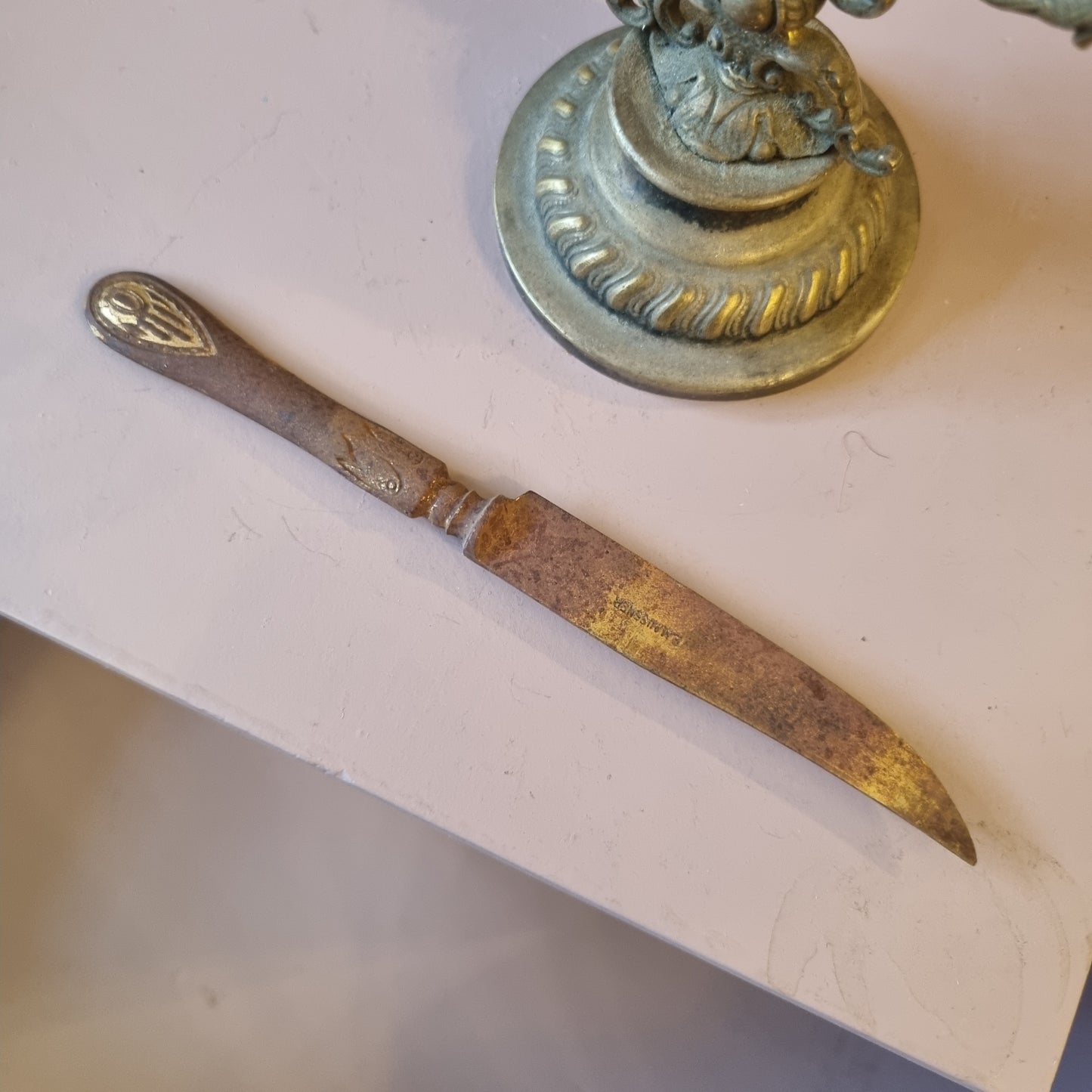 Antiker Jugendstil Messersständer mit 5 Messer gerostet Bridgerton Dekoration