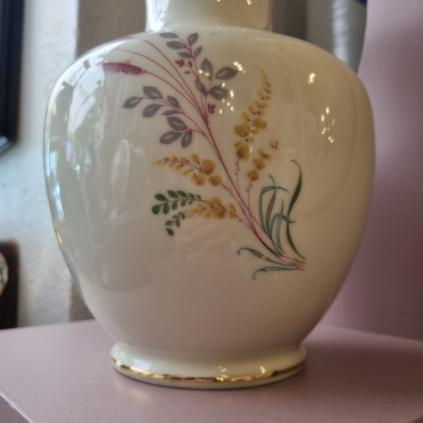 Alte große Porzellan Vase von alka bavaria elfenbeinfarben Blumenmotiv