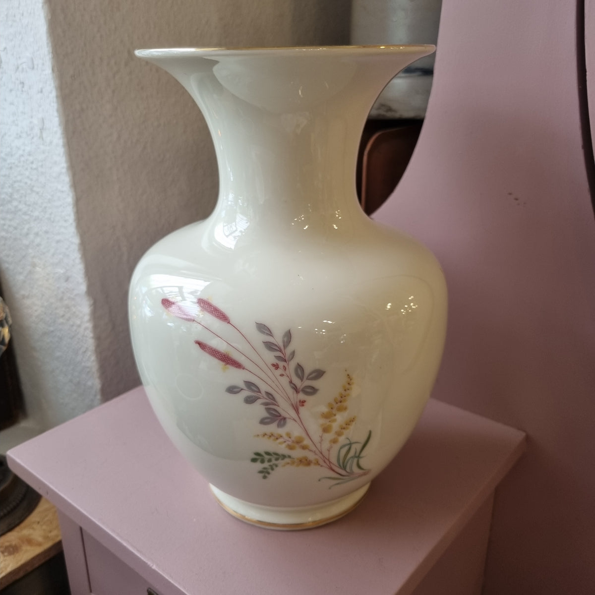 Alte große Porzellan Vase von alka bavaria elfenbeinfarben Blumenmotiv – AntikStorys