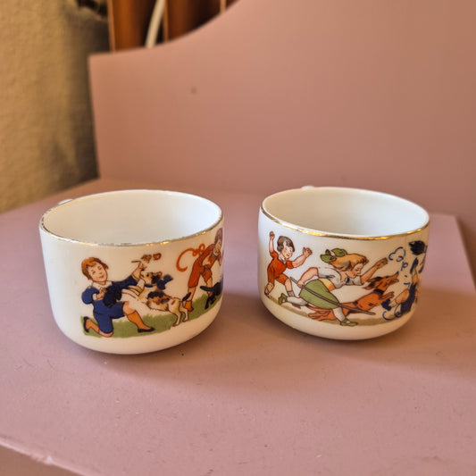 2x Antike 50er Jahre Tasse Kaffee Tee Porzellan Kindermotiv Handbemalt Spielende Kinder