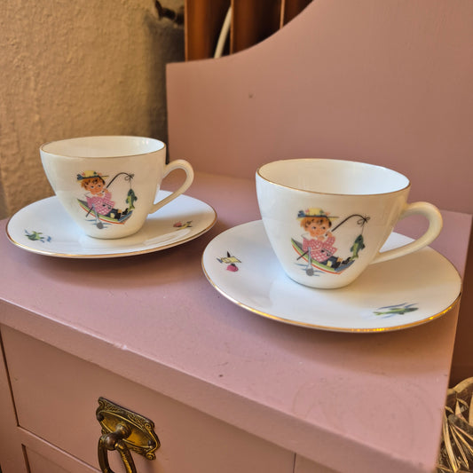 2x Antike 50er Jahre Tasse Kaffee Tee Porzellan Kindermotiv Handbemalt  Kinder Puppen Angeln Seltmann