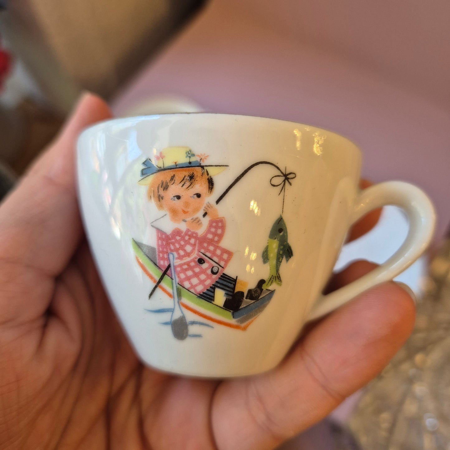 2x Antike 50er Jahre Tasse Kaffee Tee Porzellan Kindermotiv Handbemalt  Kinder Puppen Angeln Seltmann