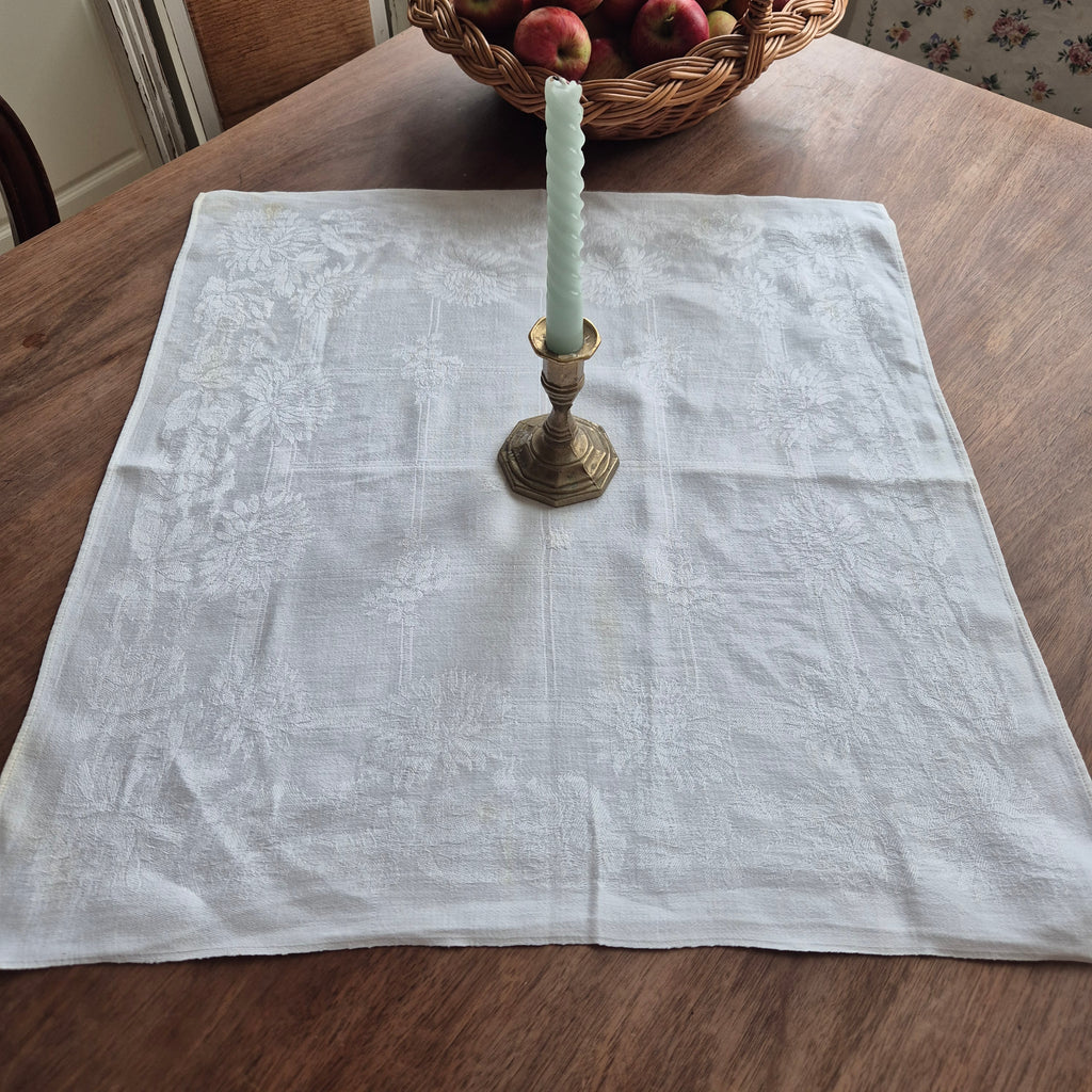 Antike Serviette / Mitteldecke (Flecken) weiß Damast Baumwolle 58x54cm 🤍
