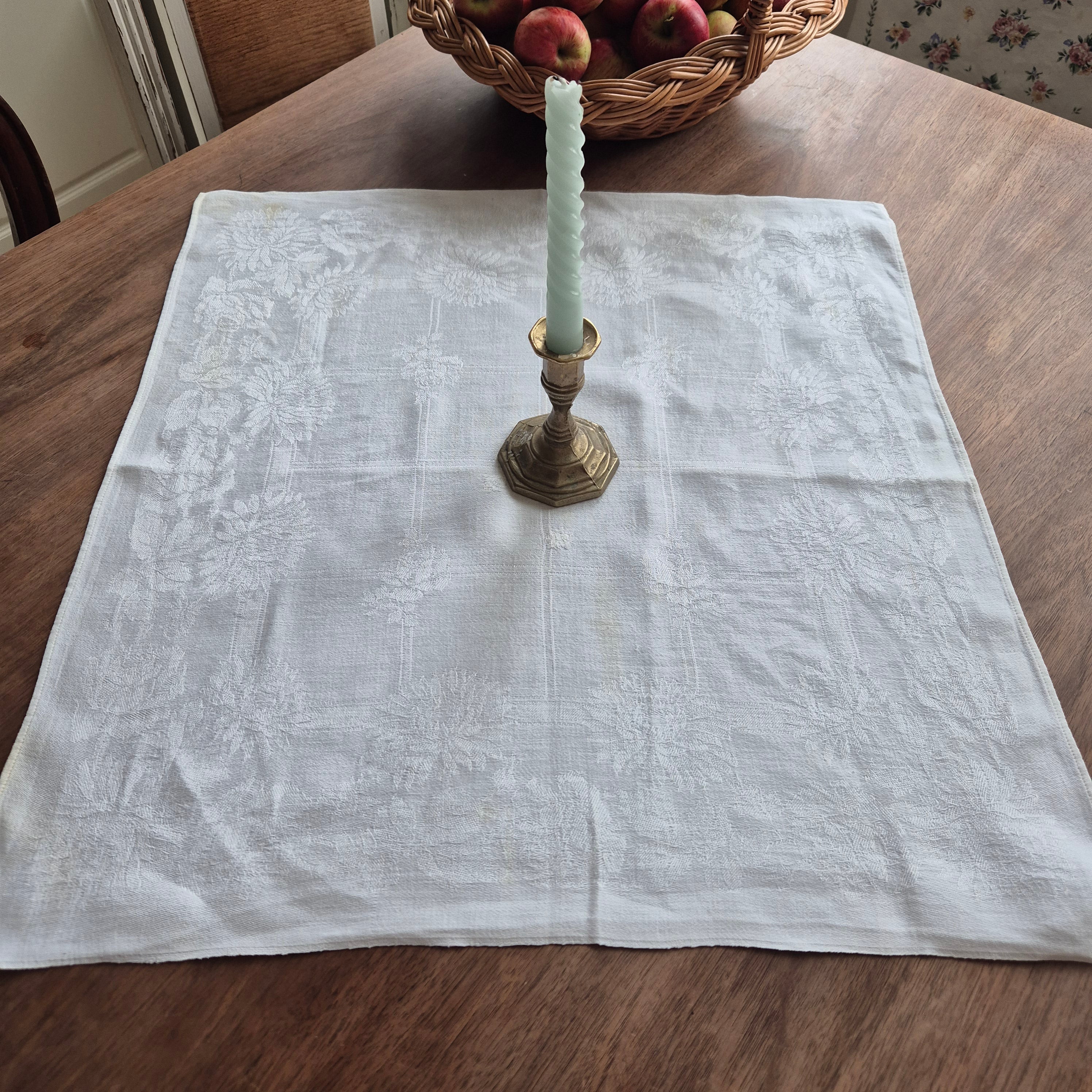 Antike Serviette / Mitteldecke (Flecken) weiß Damast Baumwolle 58x54cm 🤍