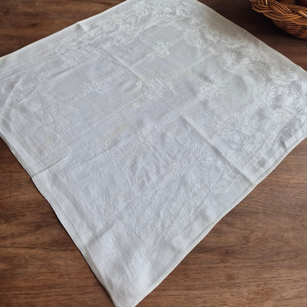 Antike Serviette / Mitteldecke (Flecken) weiß Damast Baumwolle 58x54cm 🤍