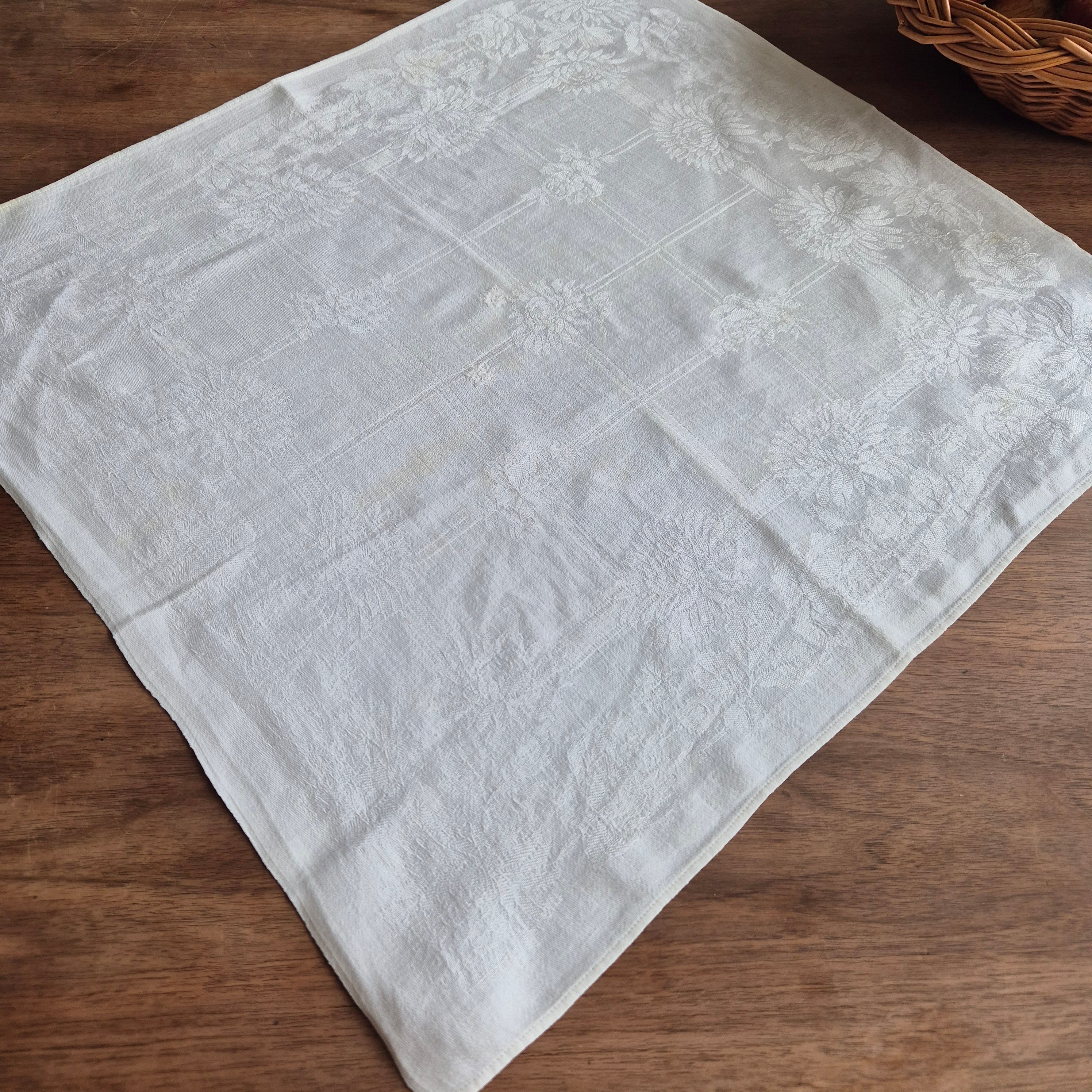 Antike Serviette / Mitteldecke (Flecken) weiß Damast Baumwolle 58x54cm 🤍