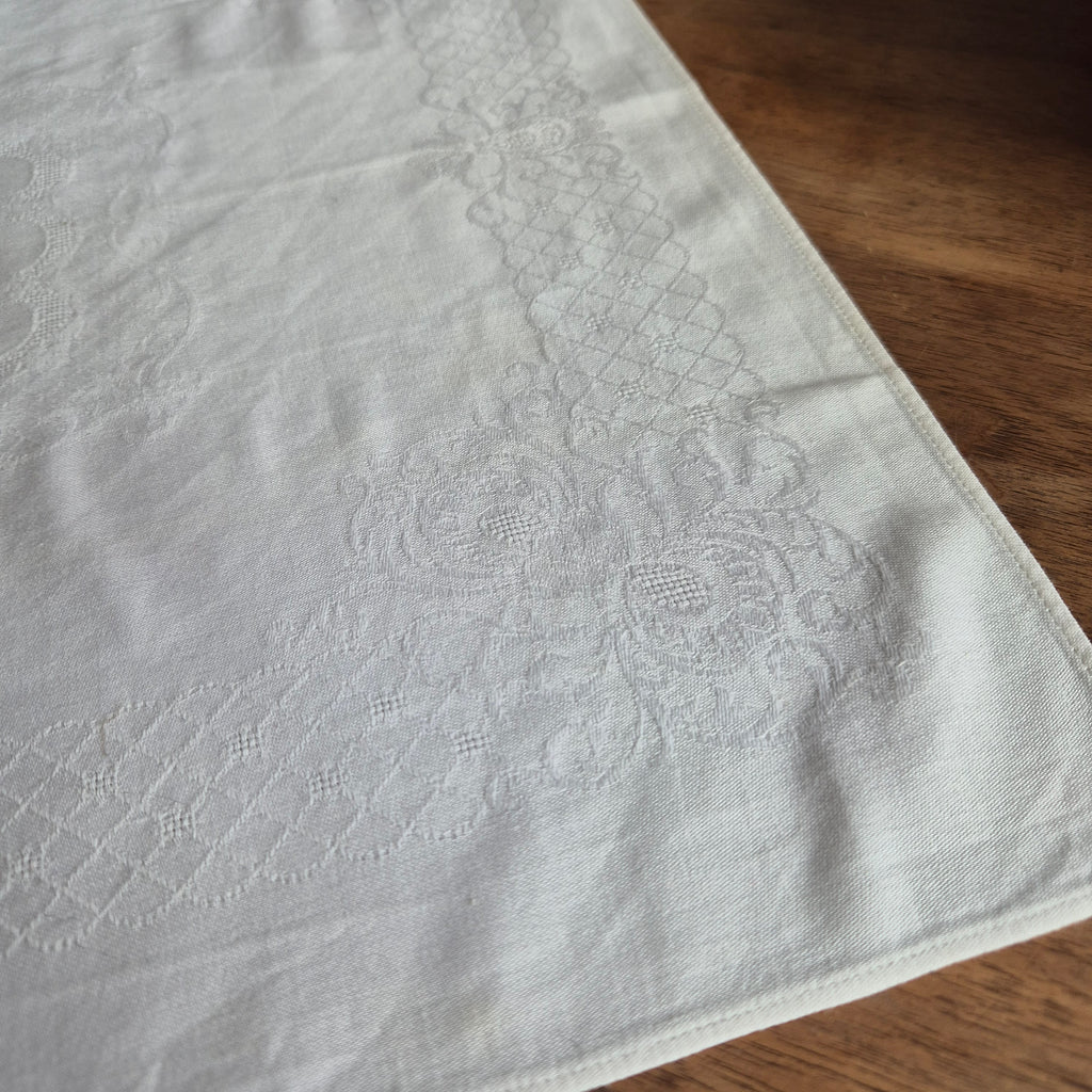 Antike Serviette / Mitteldecke (Flecken) weiß Damast Baumwolle 47x47cm 🤍