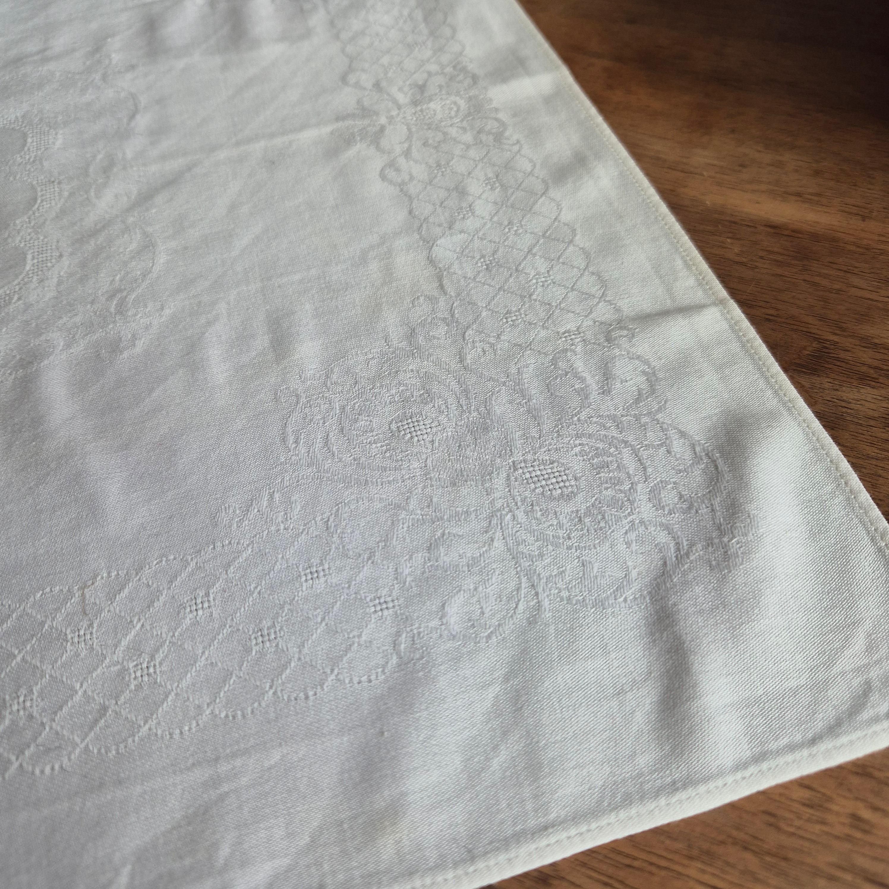 Antike Serviette / Mitteldecke (Flecken) weiß Damast Baumwolle 47x47cm 🤍