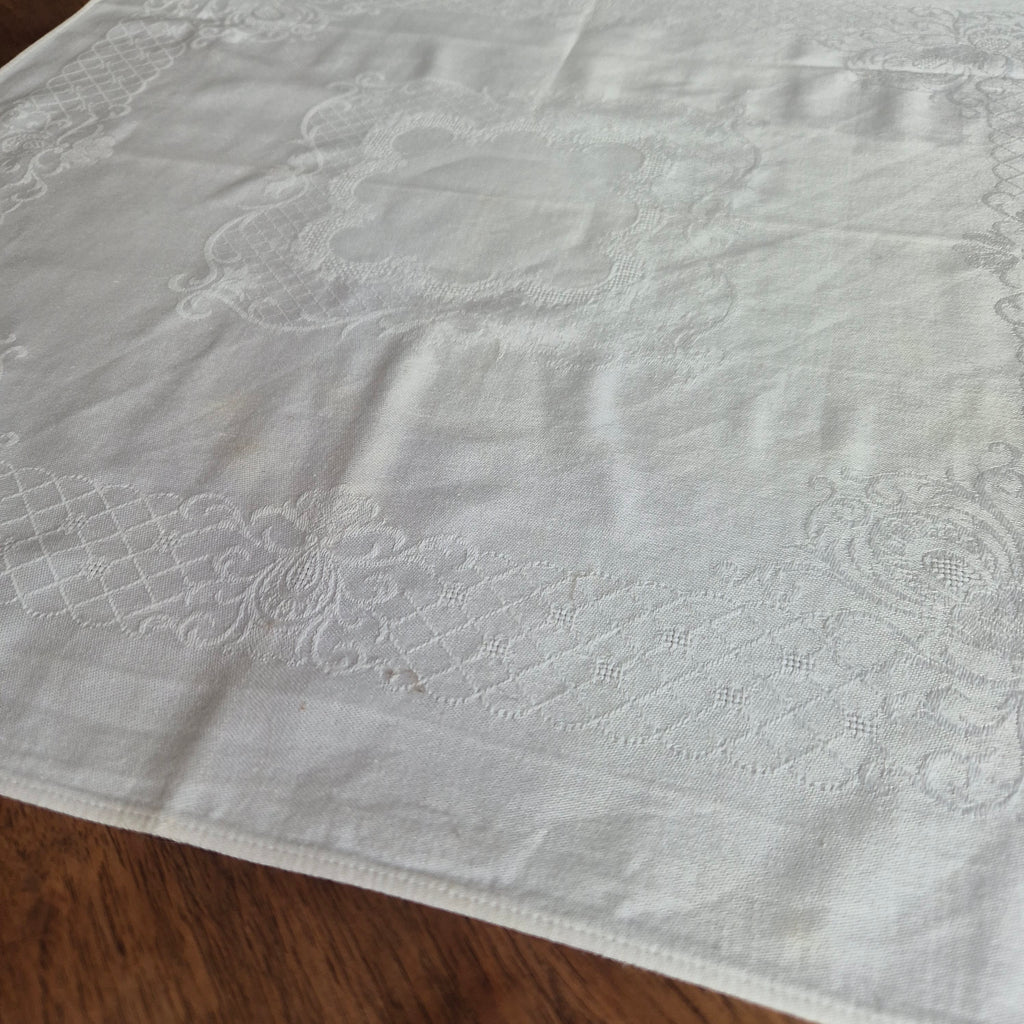 Antike Serviette / Mitteldecke (Flecken) weiß Damast Baumwolle 47x47cm 🤍