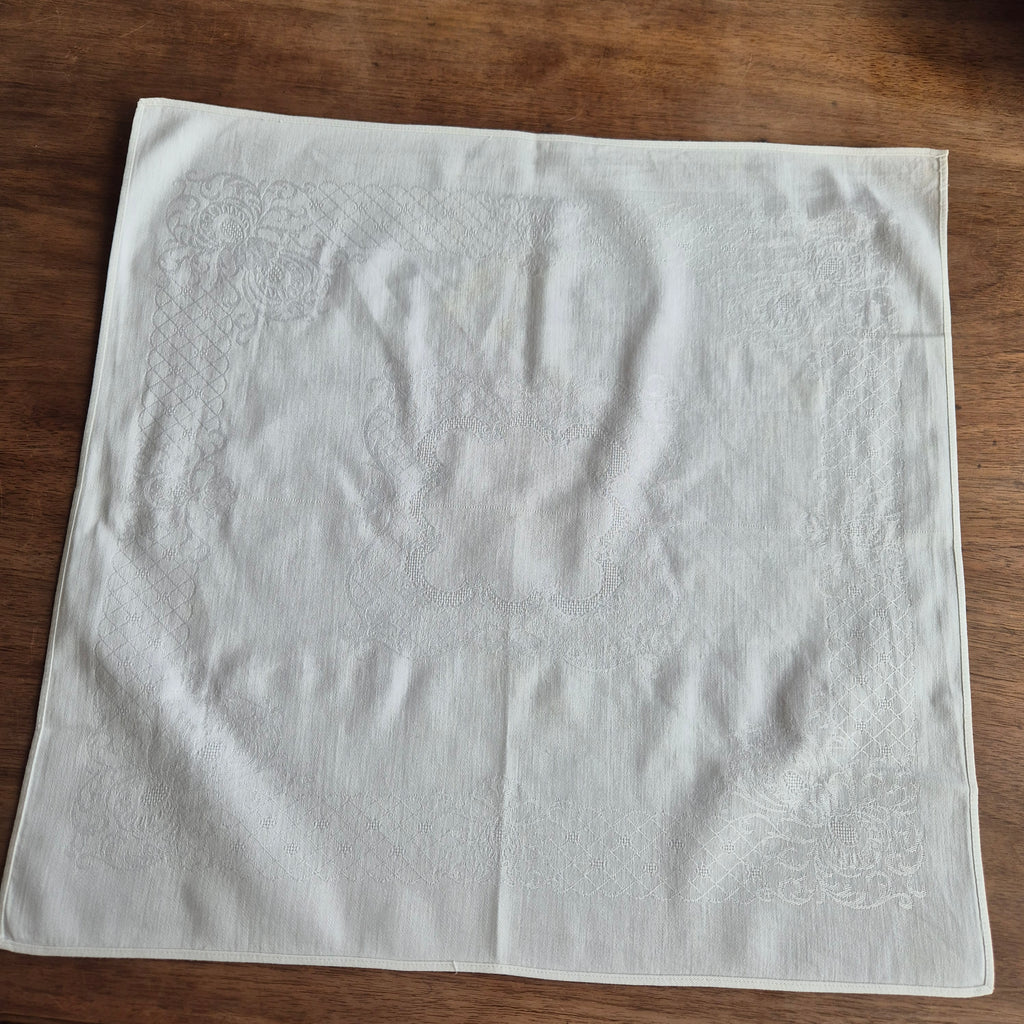 Antike Serviette / Mitteldecke (Flecken) weiß Damast Baumwolle 47x47cm 🤍