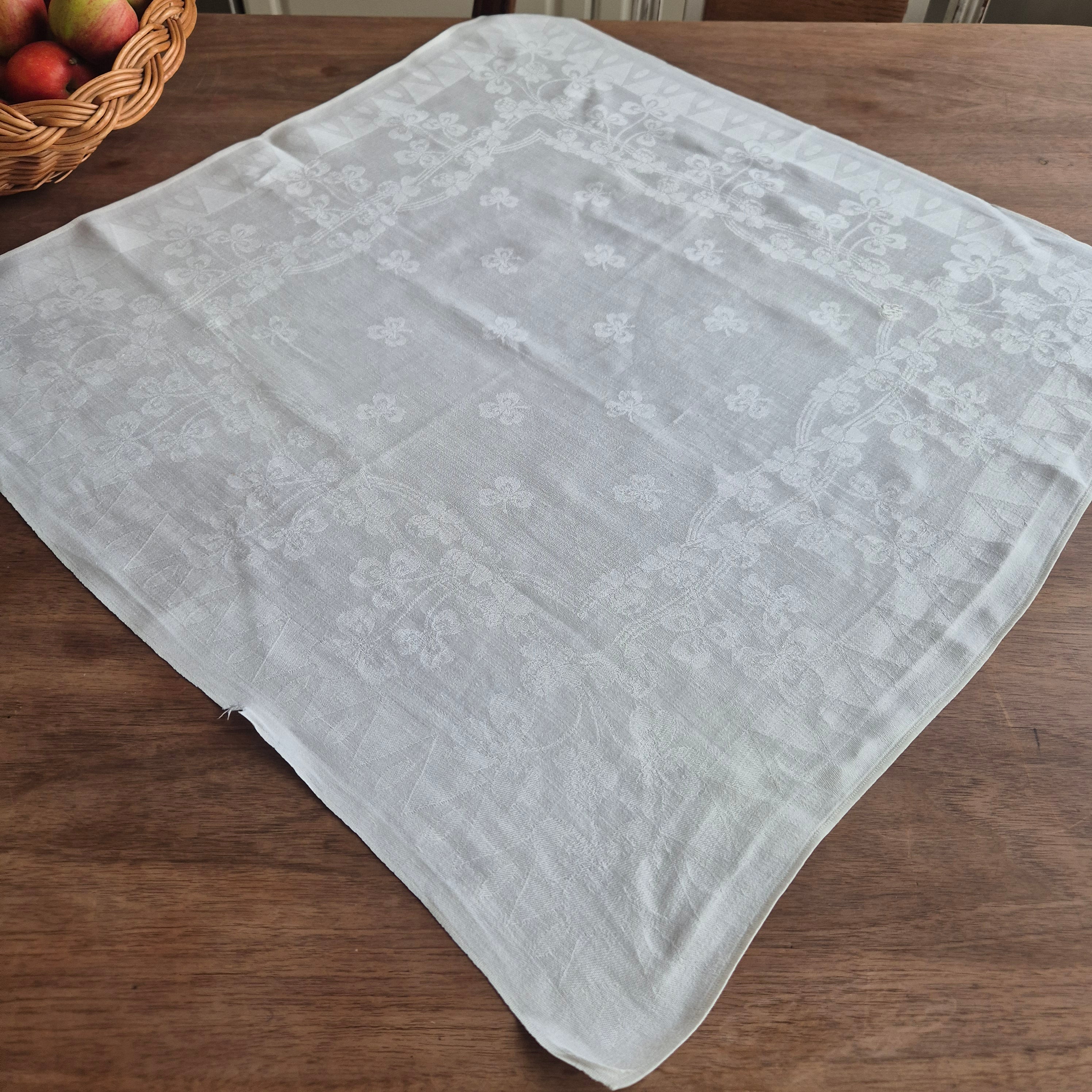 Antike Serviette / Mitteldecke weiß Damast Baumwolle 62x62cm Kleeblatt Monogramm O.W. 🤍