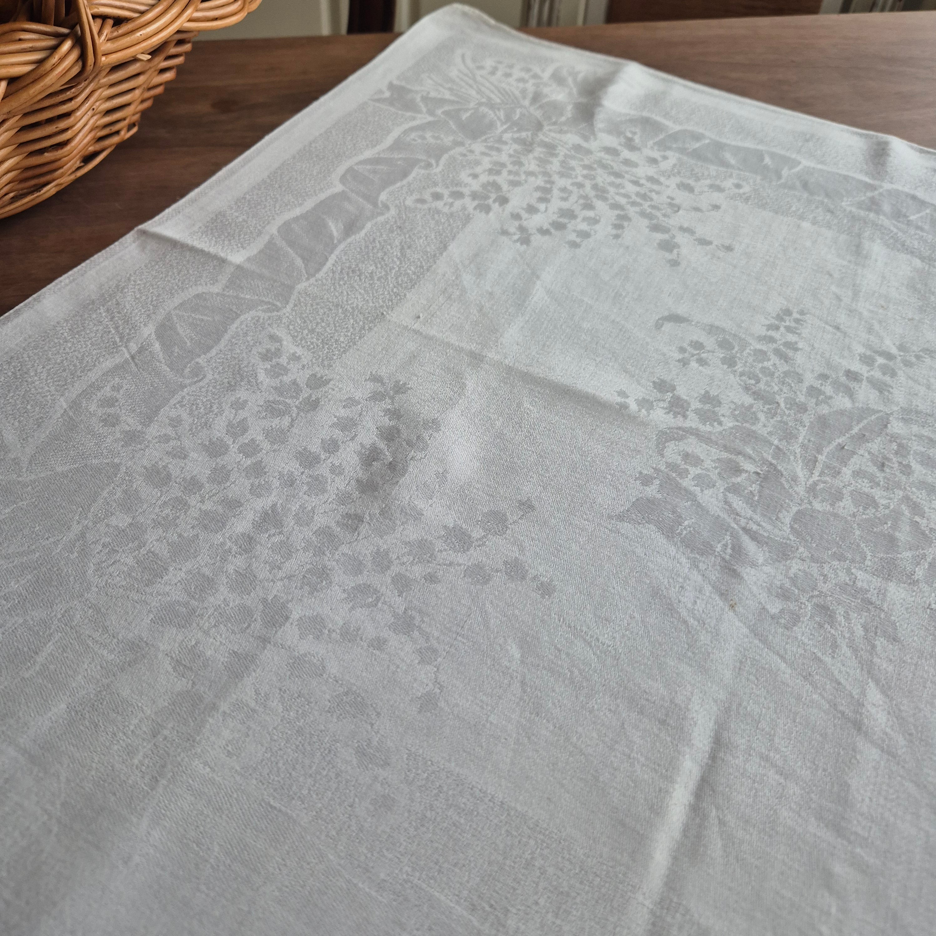 Antike Serviette / Mitteldecke cremeweiß Damast Baumwolle 62x64cm 🤍