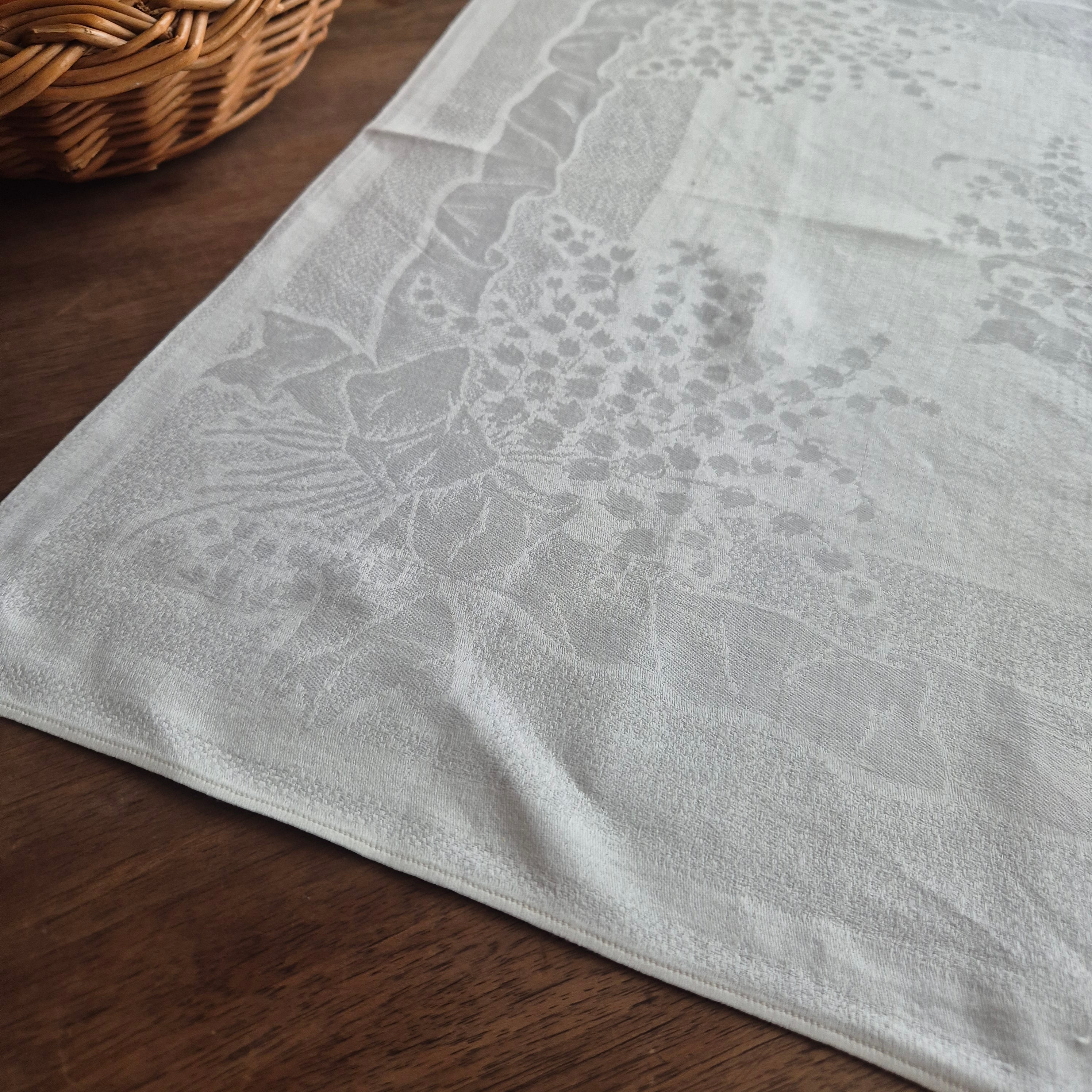Antike Serviette / Mitteldecke cremeweiß Damast Baumwolle 62x64cm 🤍