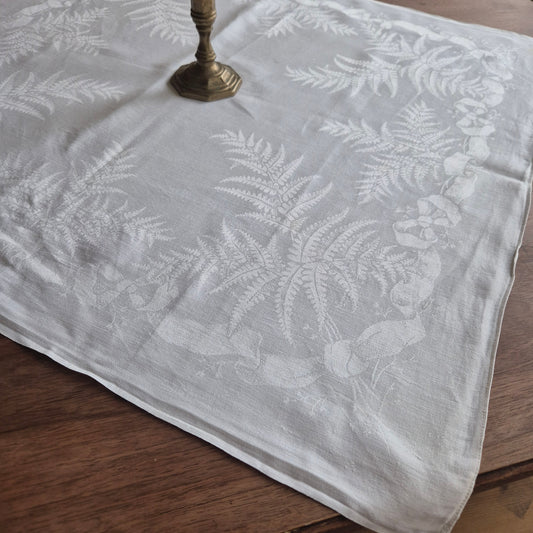 Antike Serviette / Mitteldecke weiß Damast Baumwolle 68x68cm Fahnen Motiv 🤍