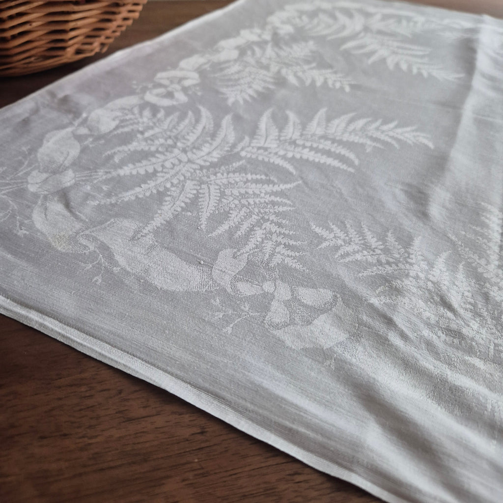 Antike Serviette / Mitteldecke weiß Damast Baumwolle 68x68cm Fahnen Motiv 🤍