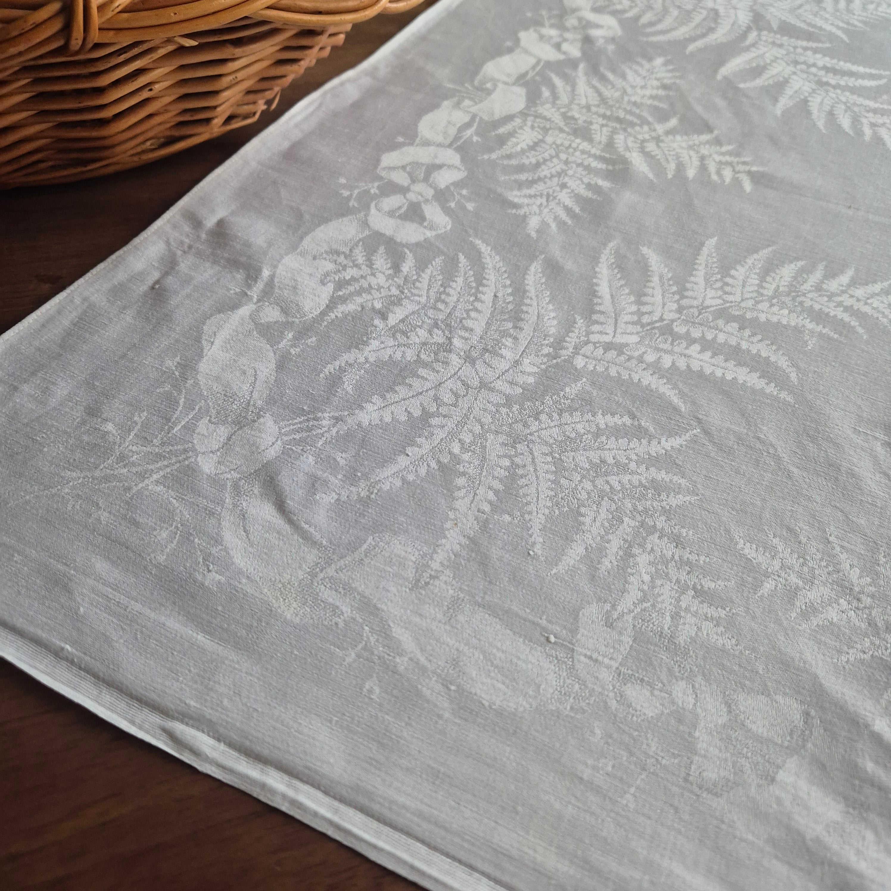 Antike Serviette / Mitteldecke weiß Damast Baumwolle 68x68cm Fahnen Motiv 🤍