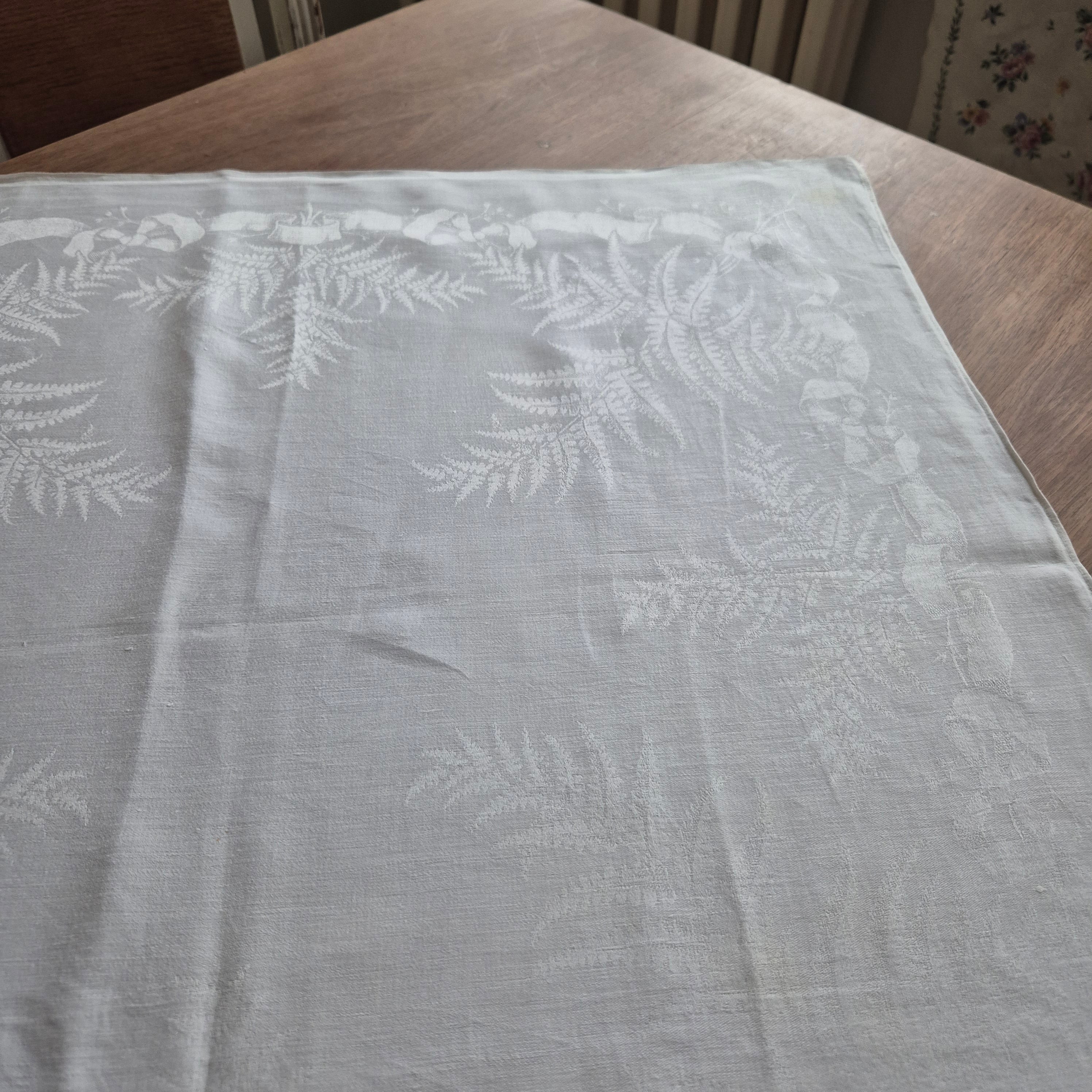 Antike Serviette / Mitteldecke weiß Damast Baumwolle 68x68cm Fahnen Motiv 🤍
