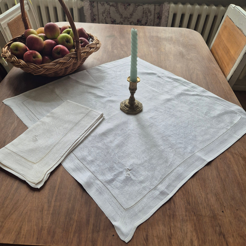 2x Antike Servietten / Mitteldecke  weiß Damast Baumwolle 57x57cm Monogramm C.J. 🤍