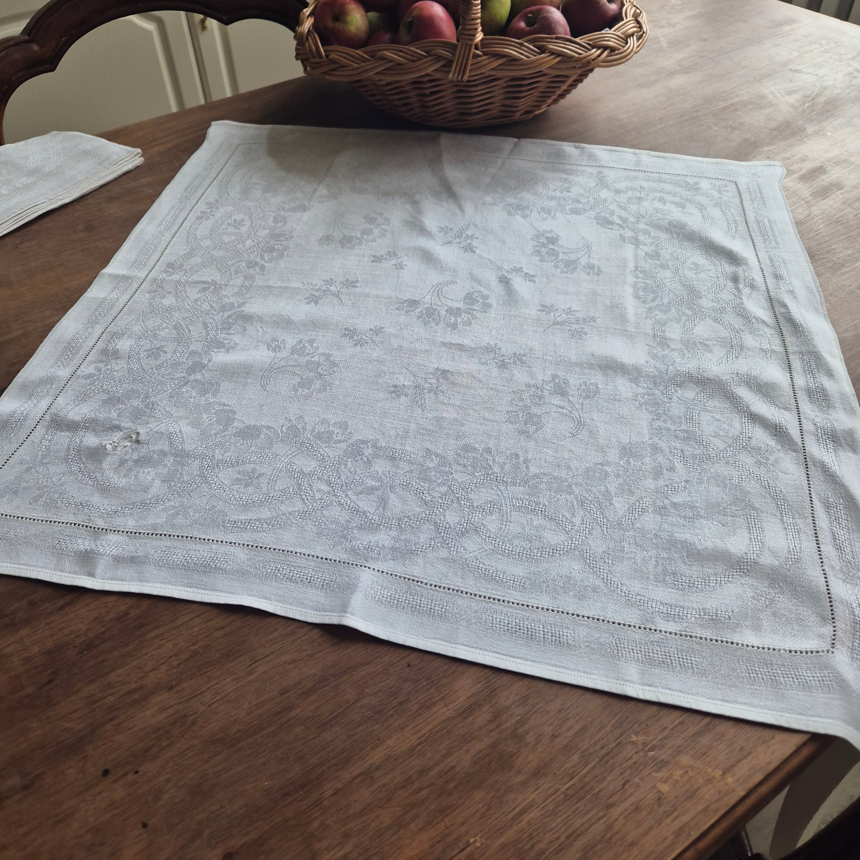 2x Antike Servietten / Mitteldecke  weiß Damast Baumwolle 57x57cm Monogramm C.J. 🤍